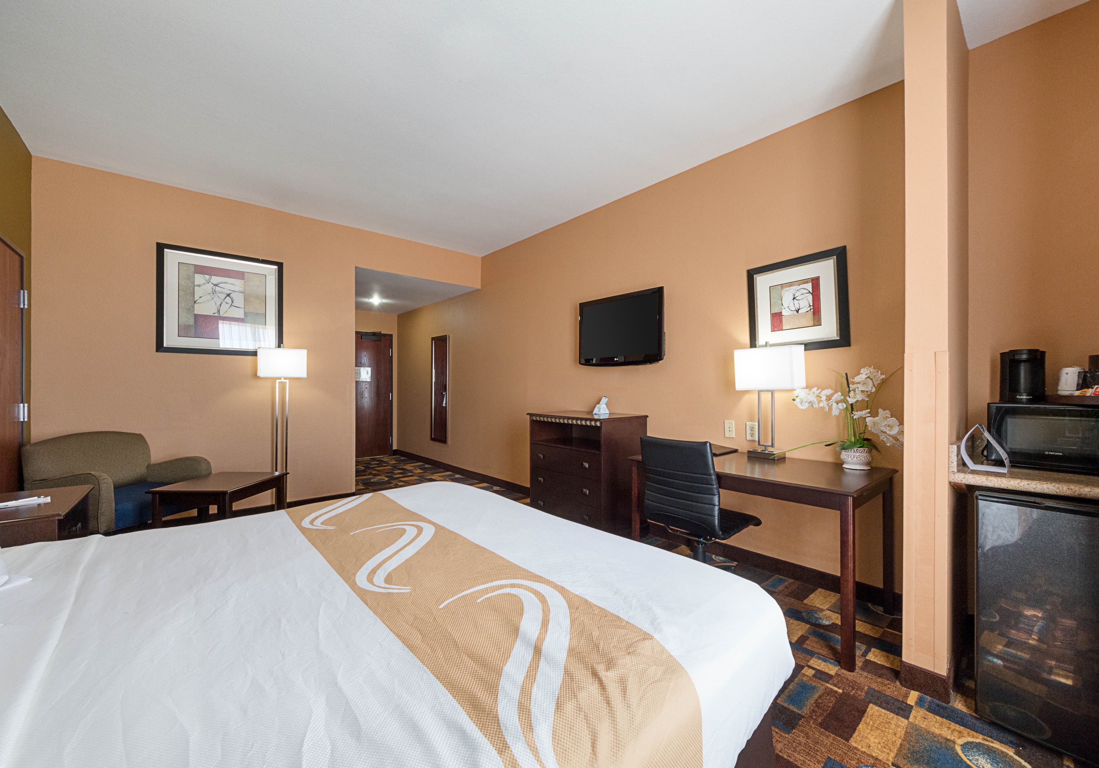 Quality Inn & Suites Buda - Image 4