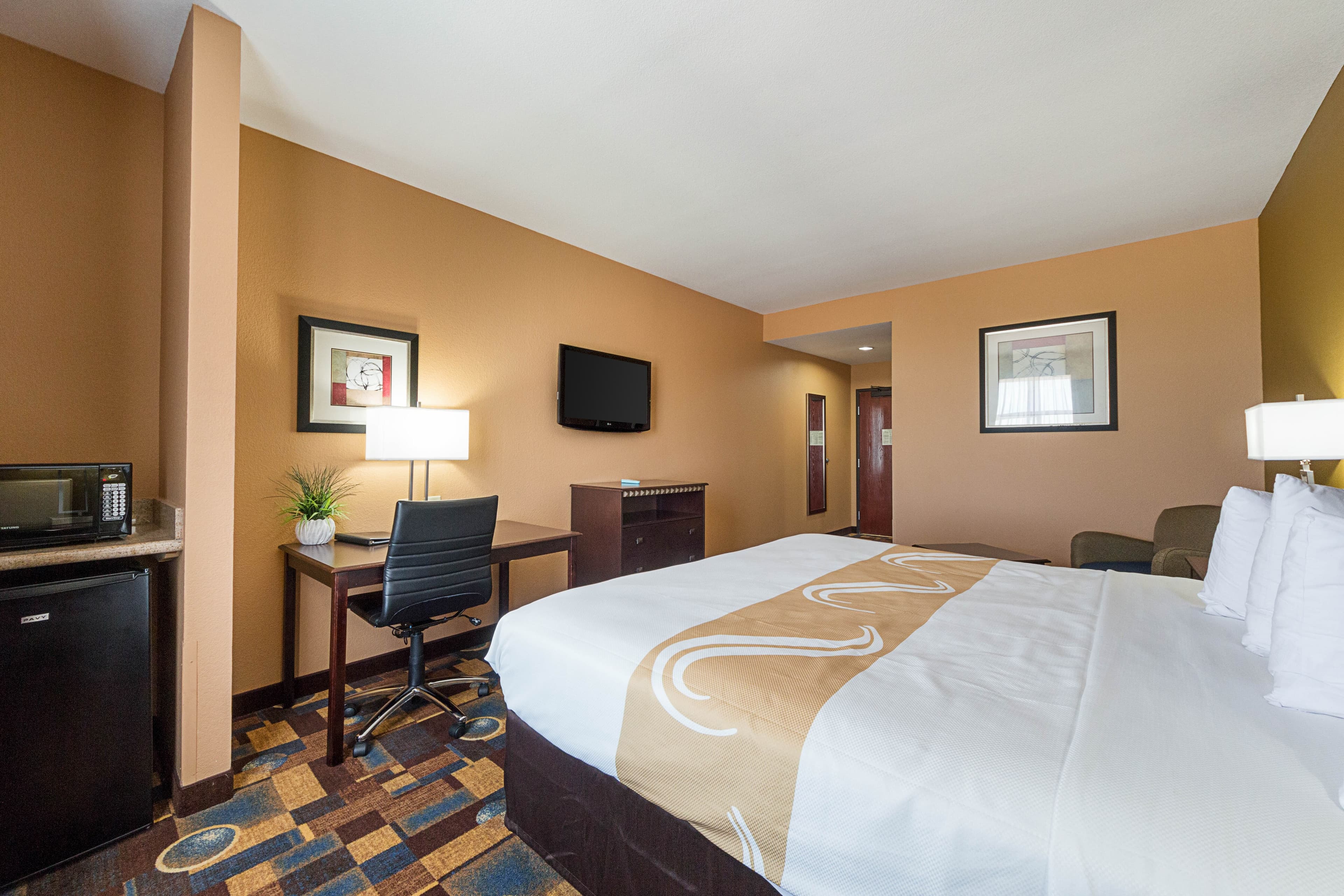 Quality Inn & Suites Buda — 10