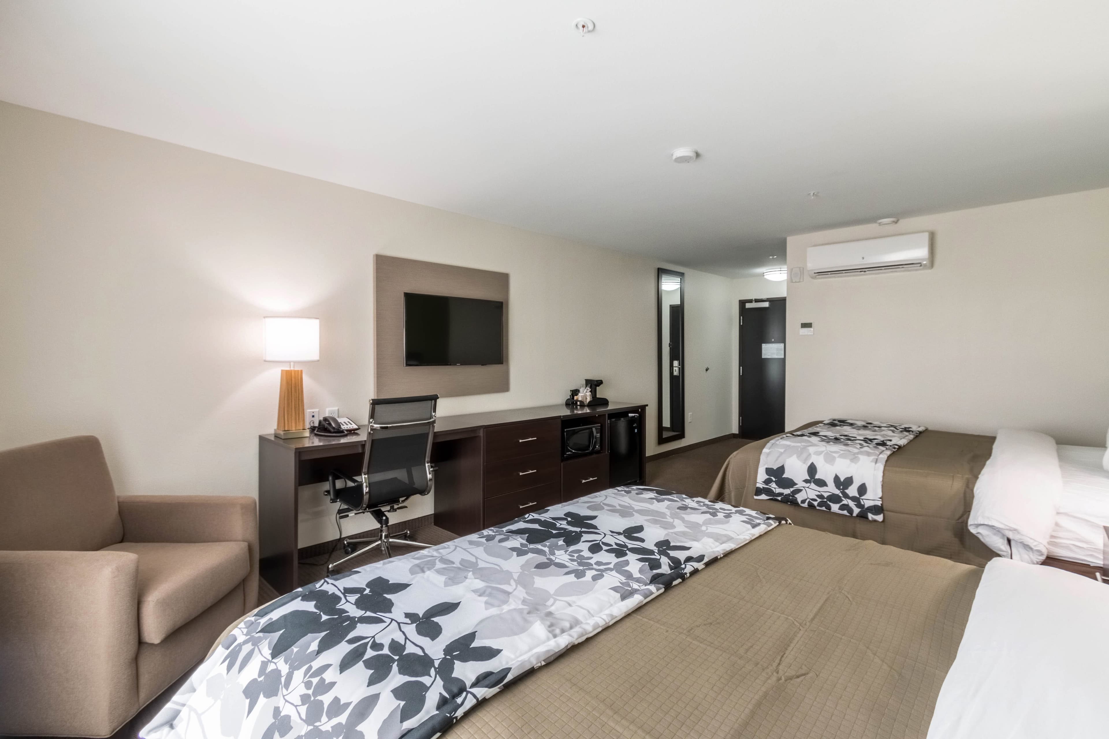 Sleep Inn & Suites College Station near University - Image 4