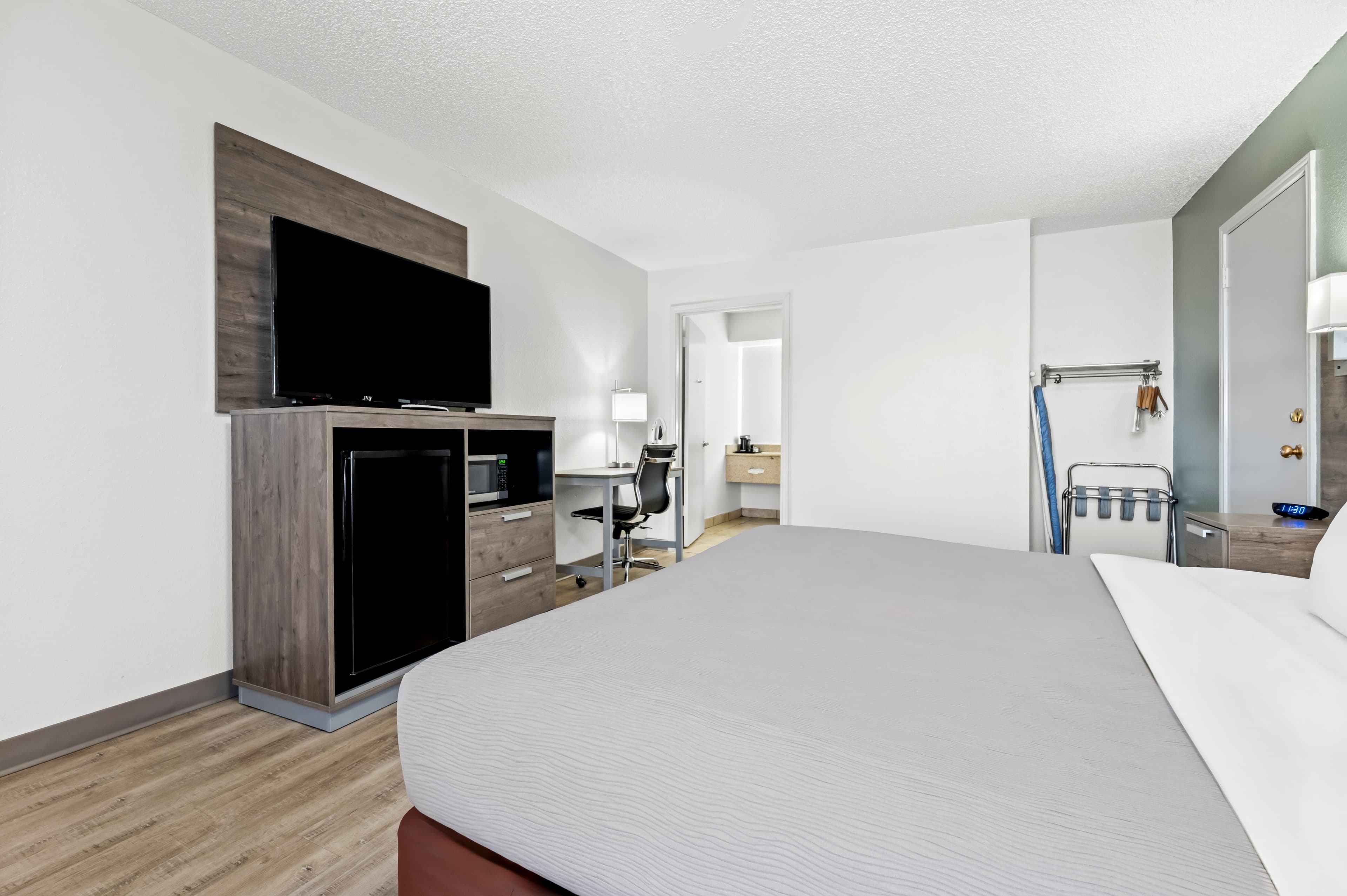 Quality Inn - Image 3