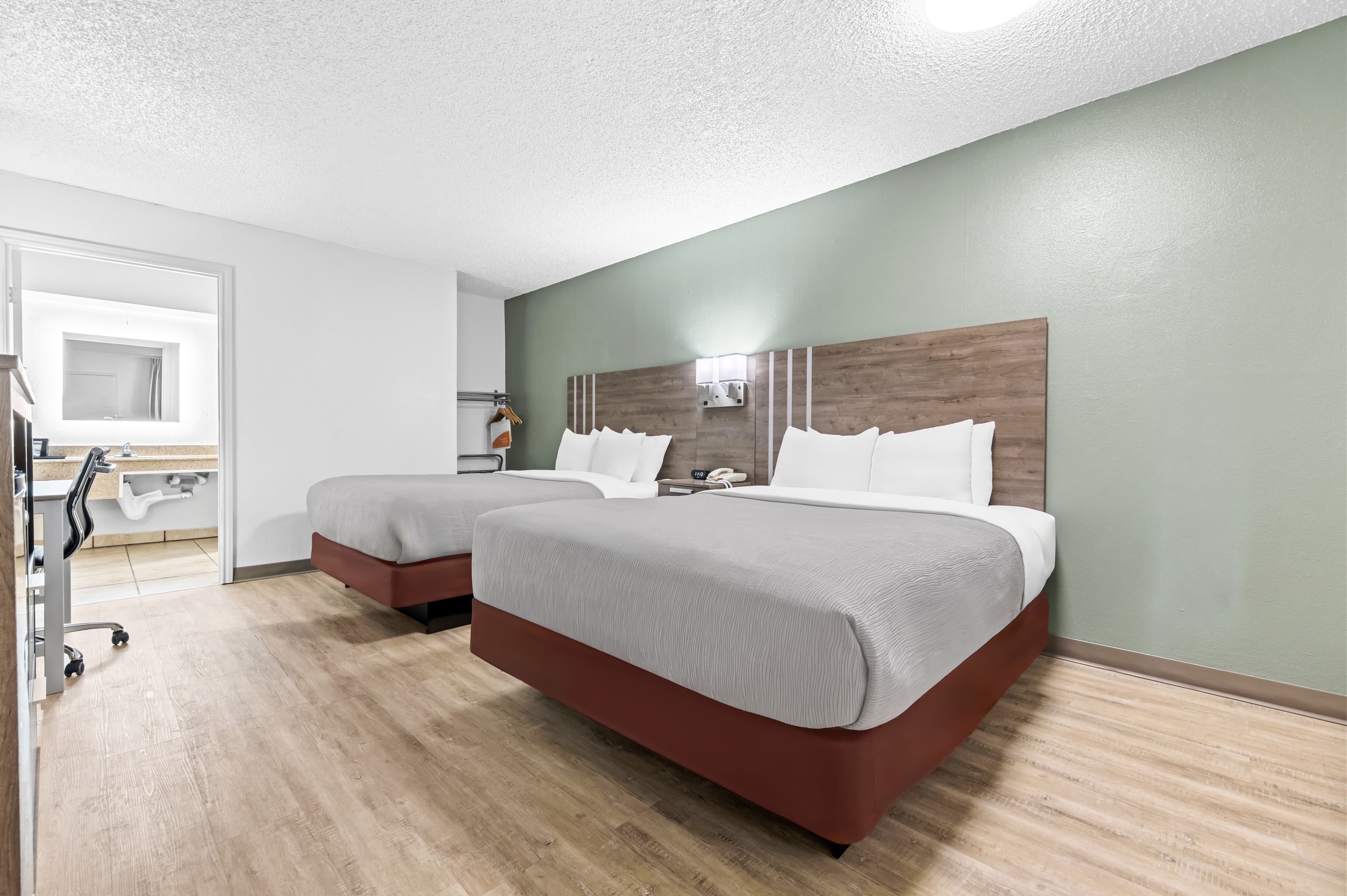 Quality Inn - Image 5