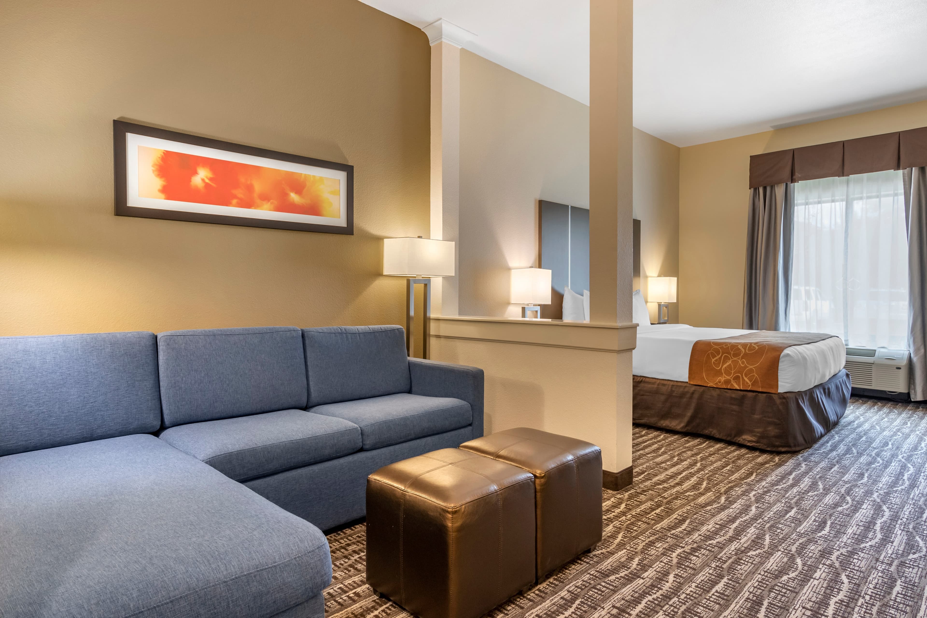 Comfort Suites Near Sam Houston Race Park - Image 3