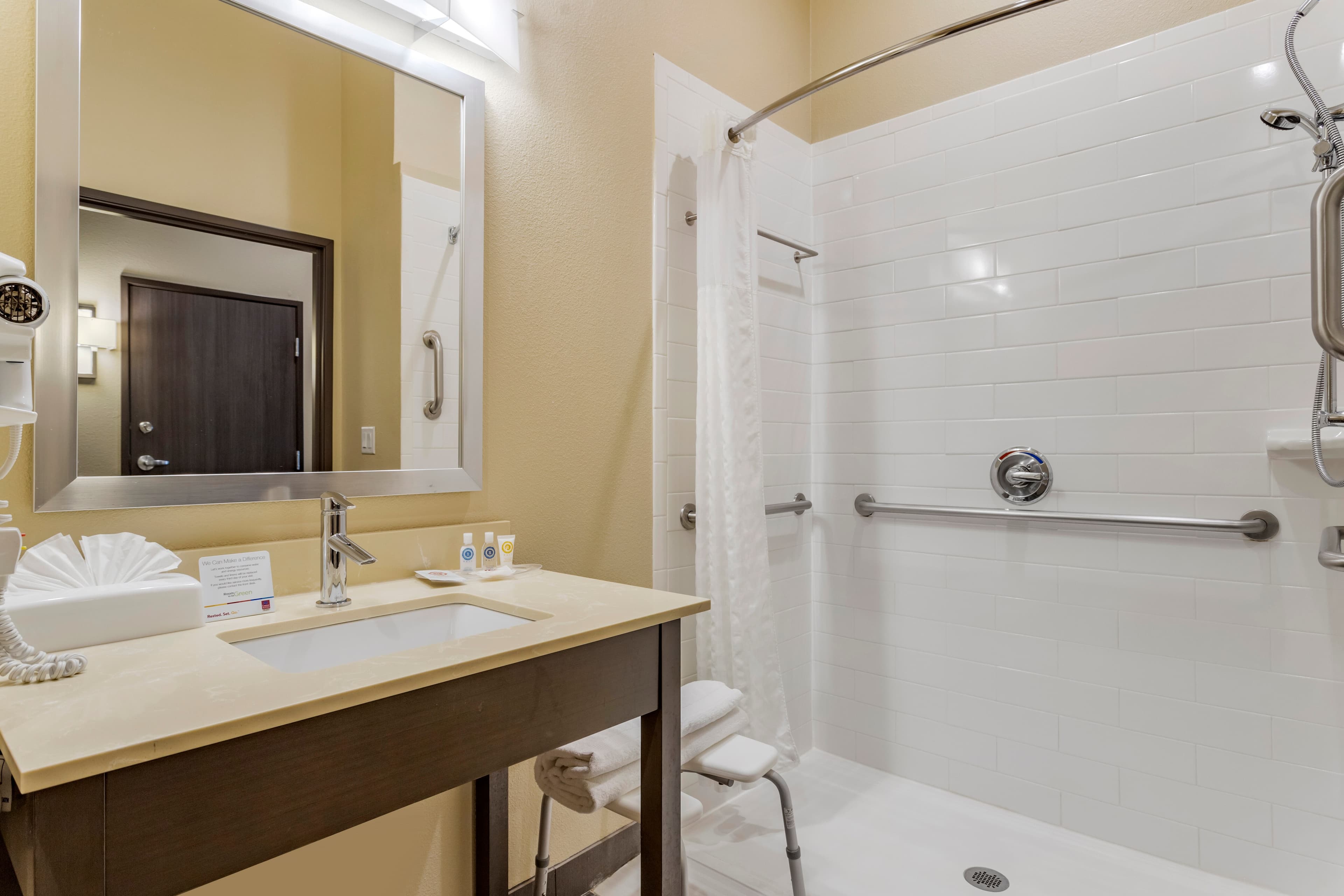 Comfort Suites Near Sam Houston Race Park - Image 5