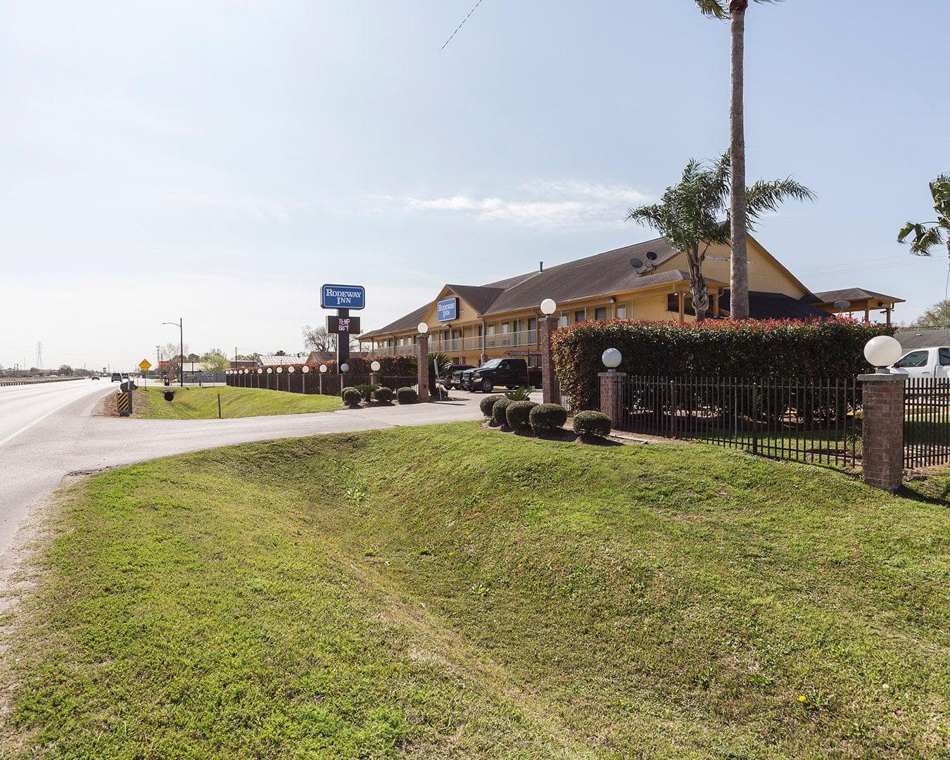 Rodeway Inn South Houston - Image 1