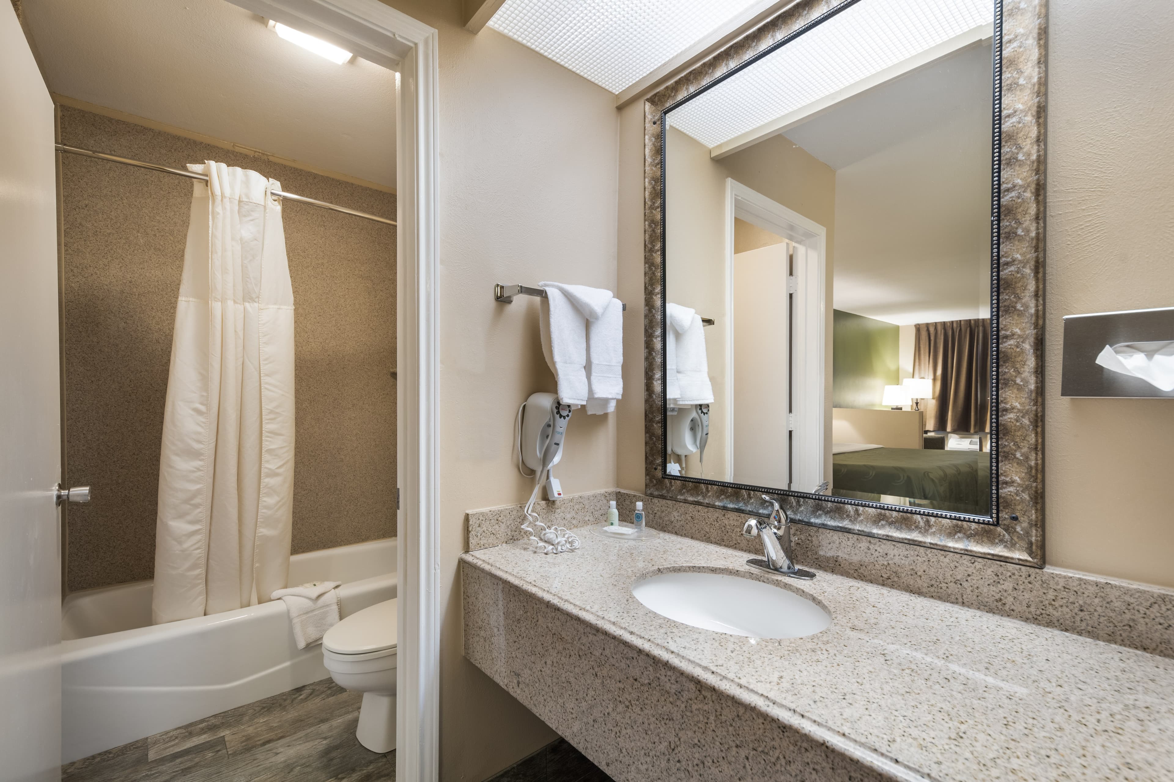 Quality Inn & Suites Garland - East Dallas - Image 2