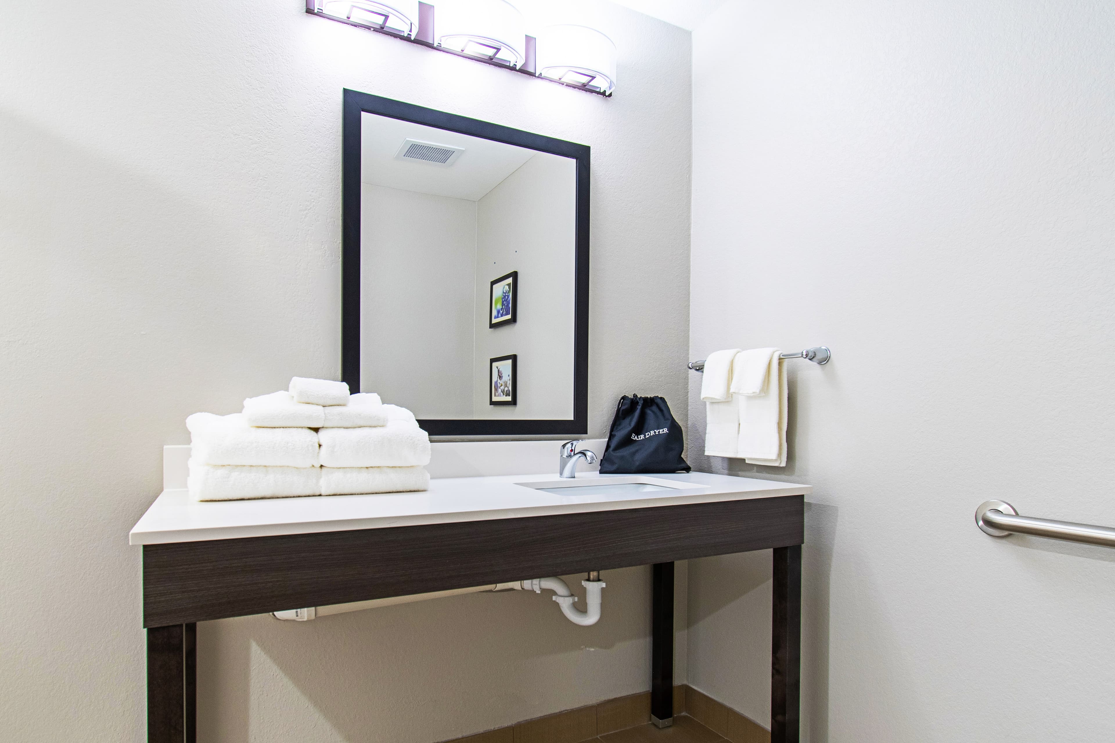Comfort Suites Humble Houston IAH - Image 5
