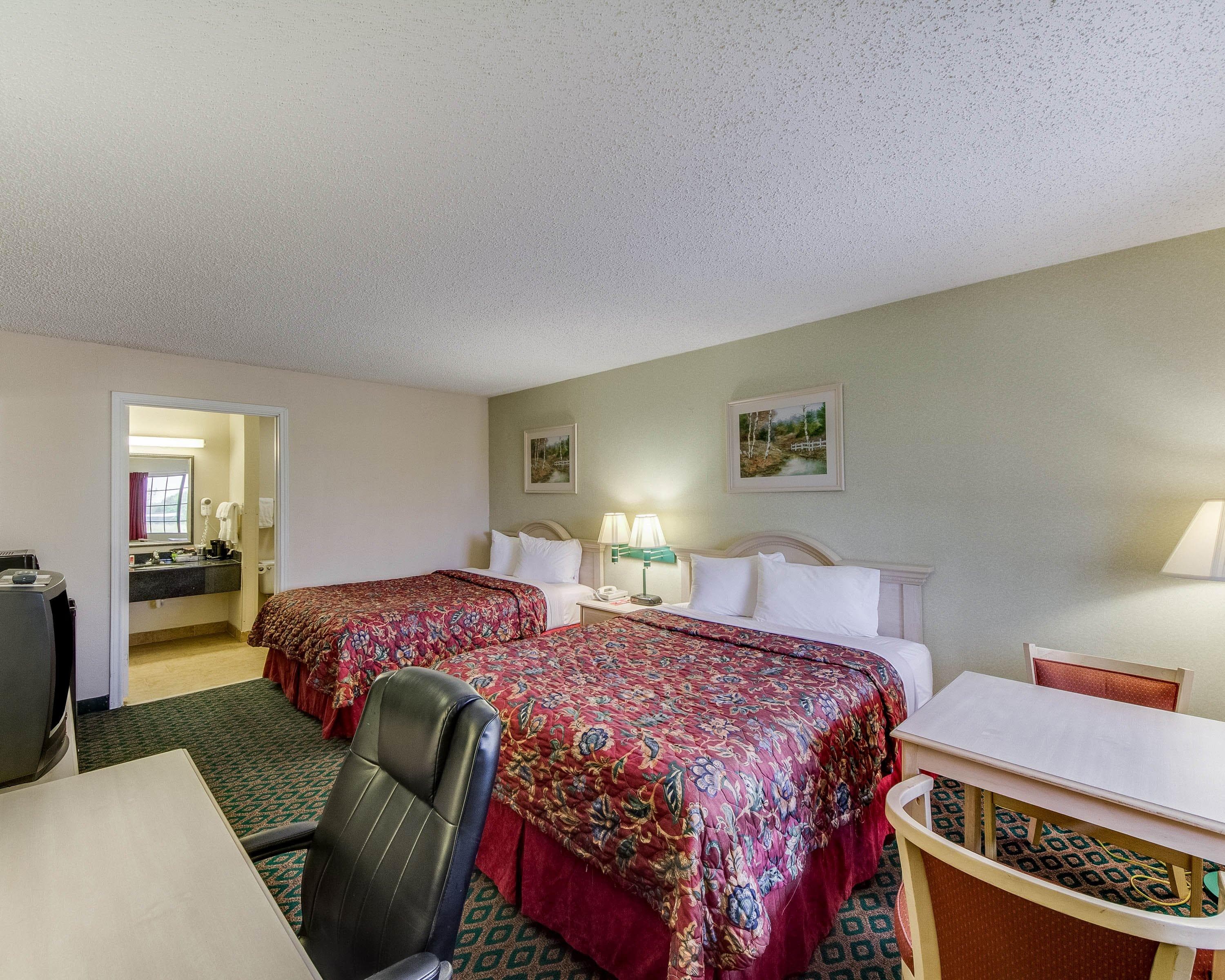 Econo Lodge Falfurrias Hwy 281 — 14