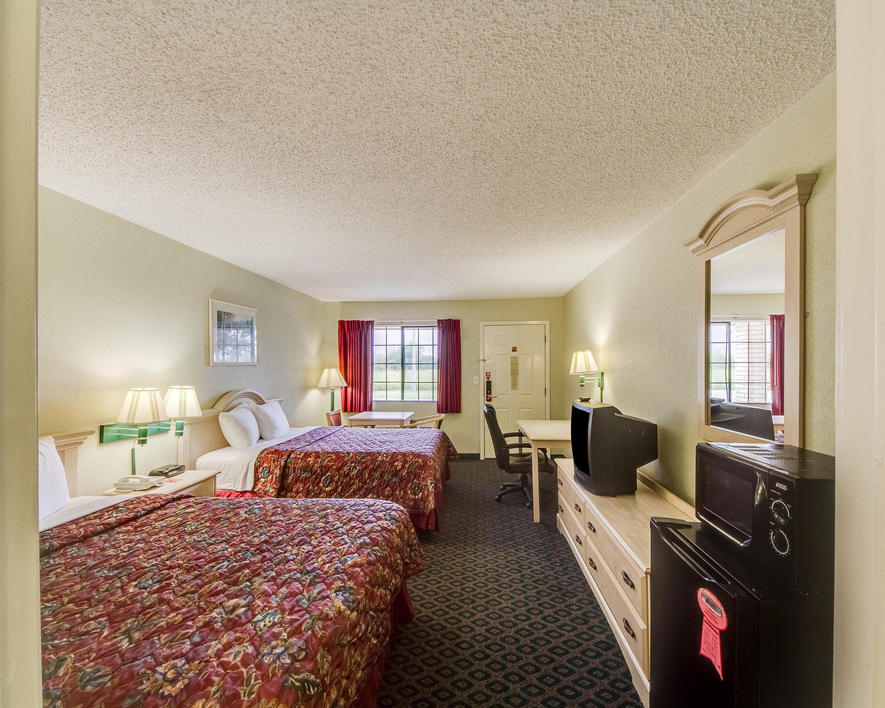 Econo Lodge Falfurrias Hwy 281 — 17