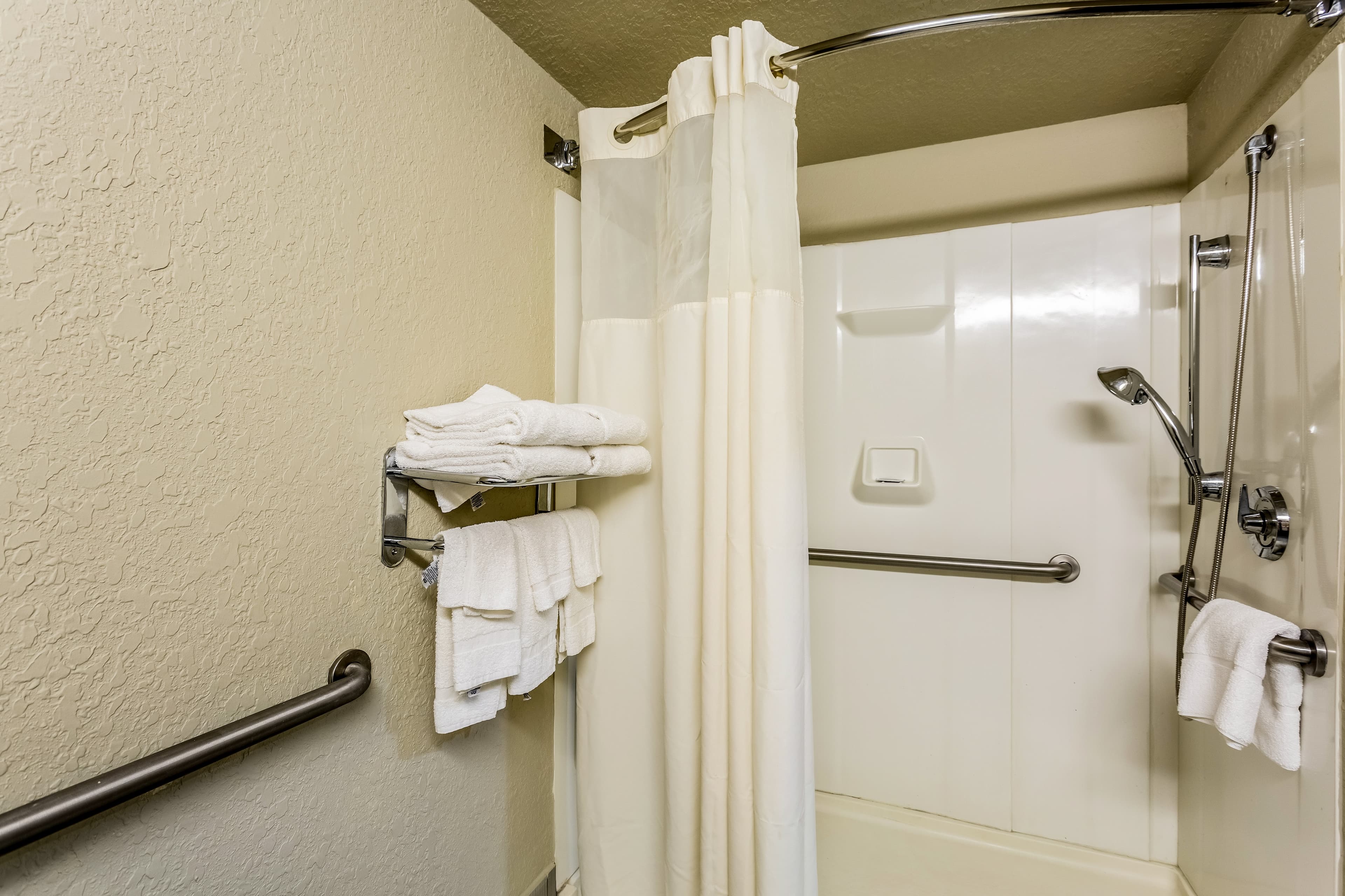 Quality Inn & Suites El Paso I-10 — 11