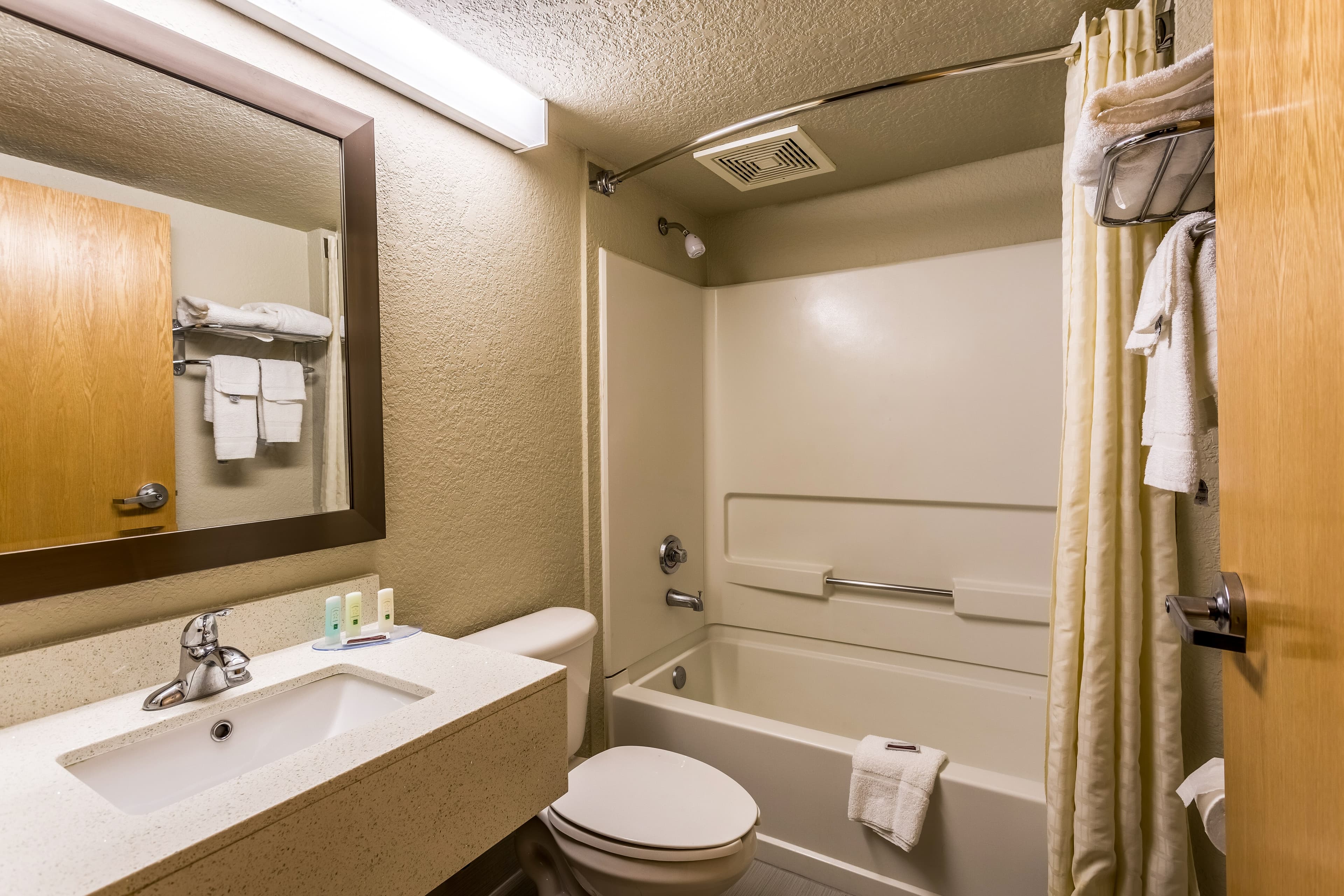 Quality Inn & Suites El Paso I-10 - Image 5