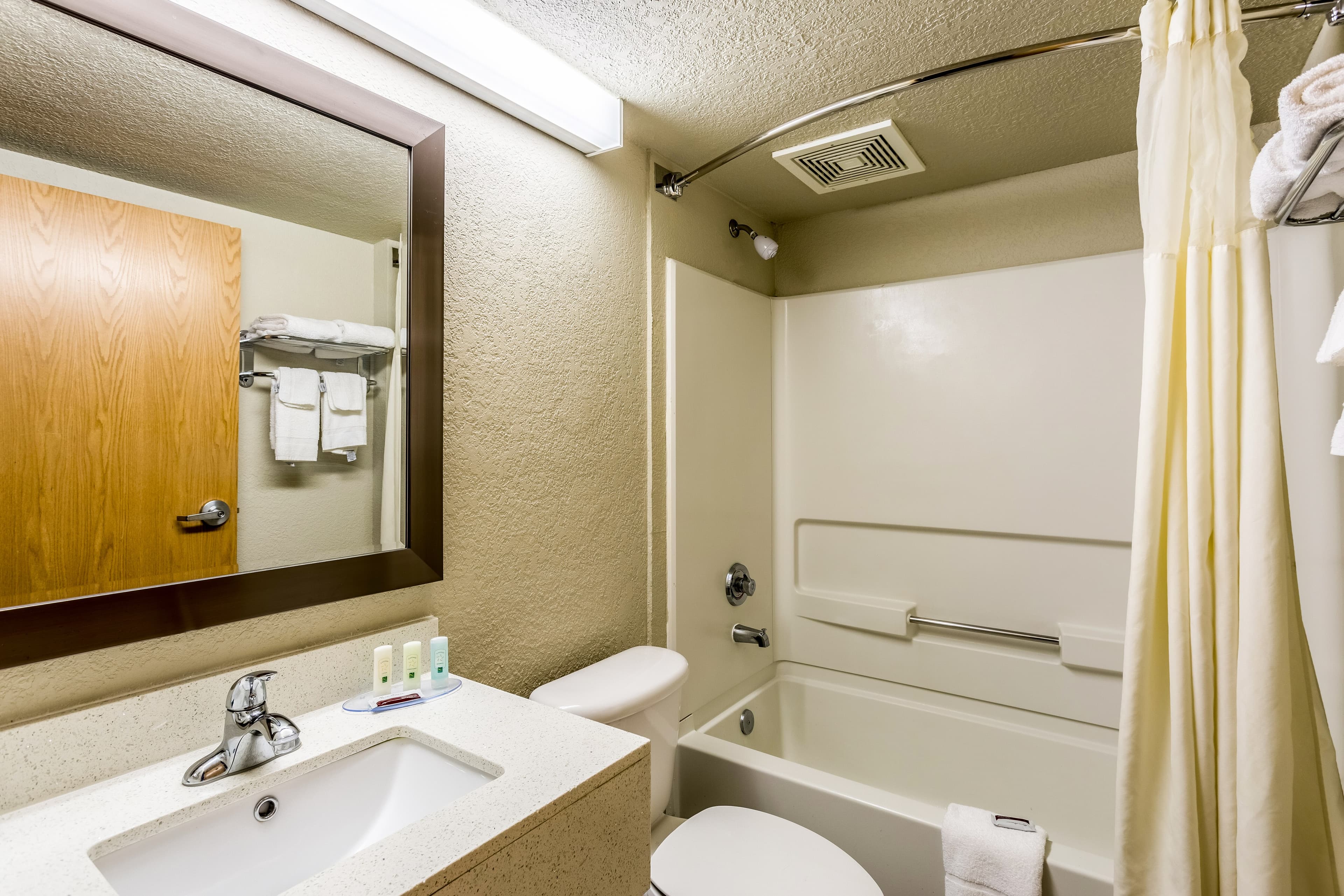 Quality Inn & Suites El Paso I-10 — 20