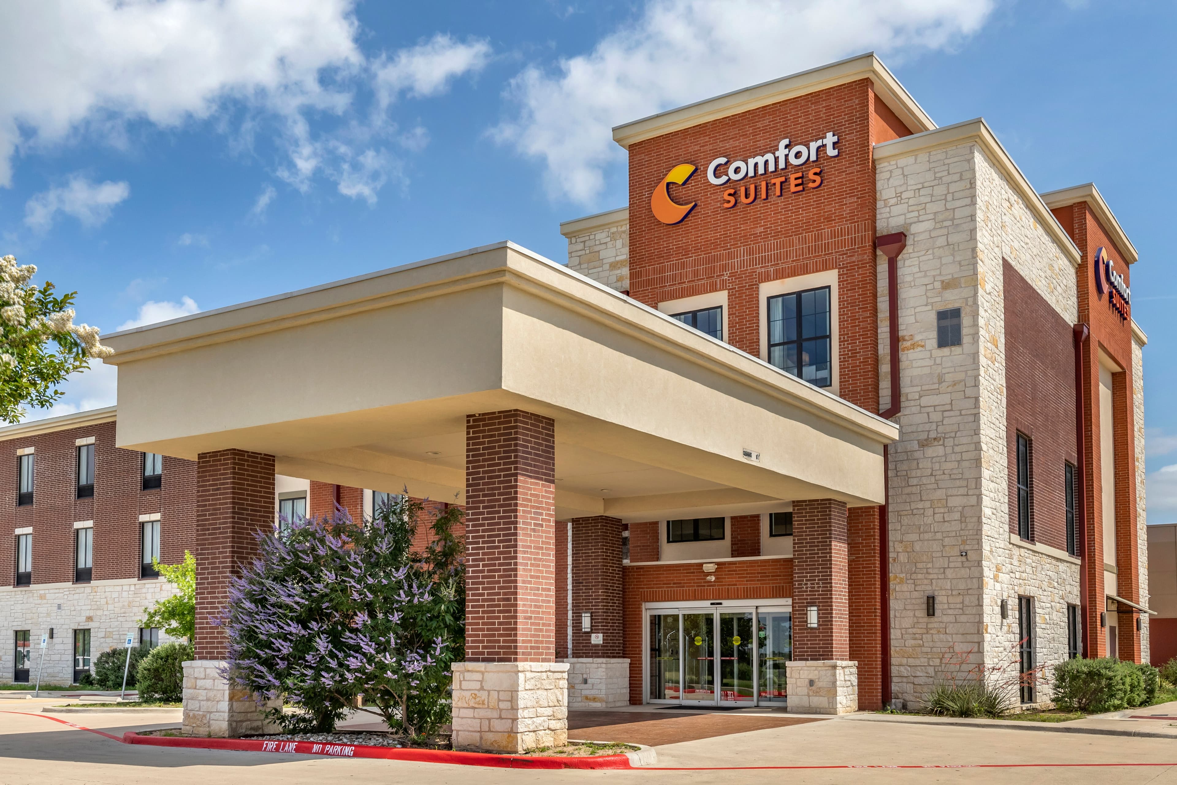 Comfort Suites Kyle - Image 1