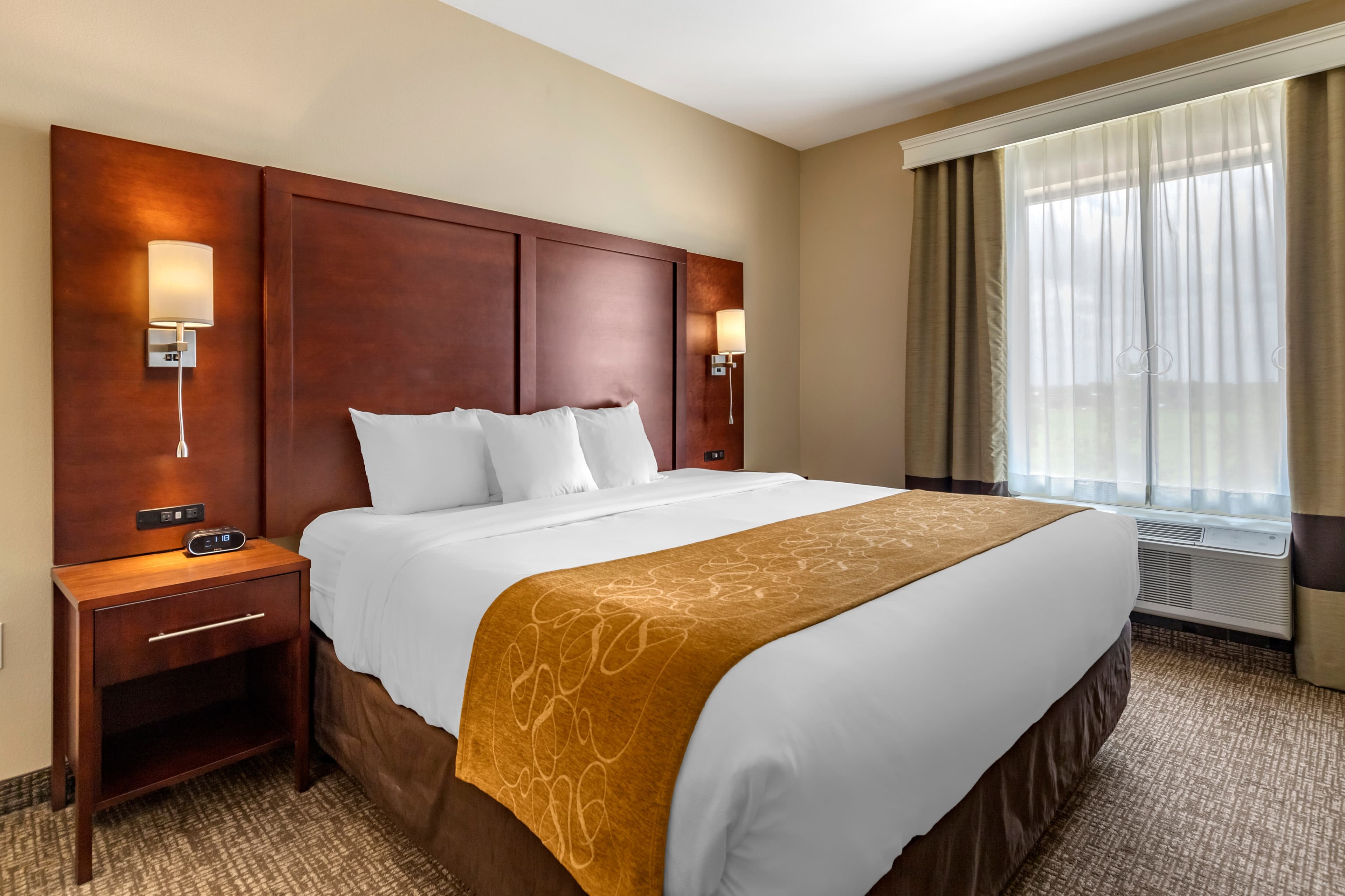 Comfort Suites Kyle - Image 2