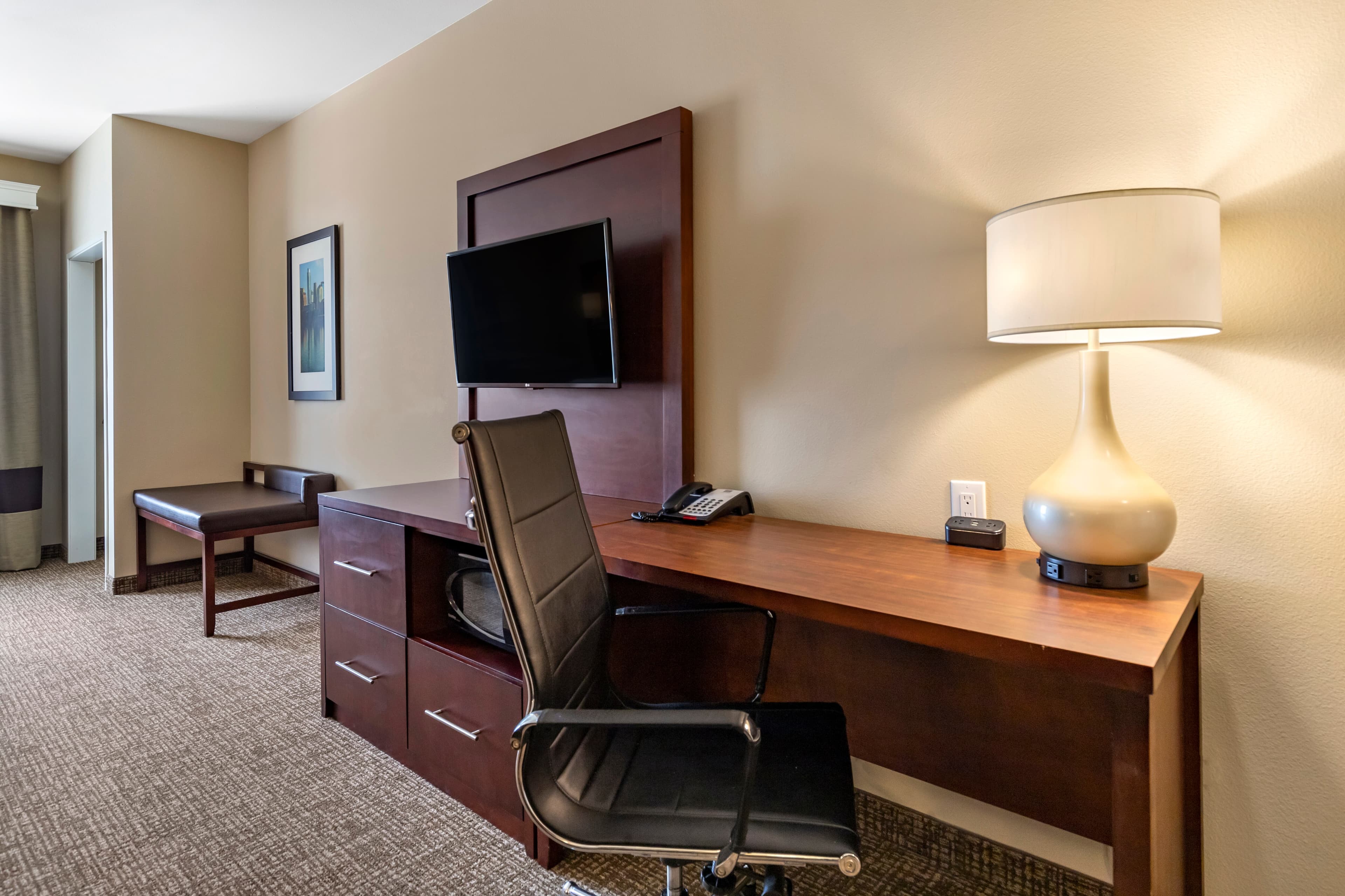 Comfort Suites Kyle - Image 4