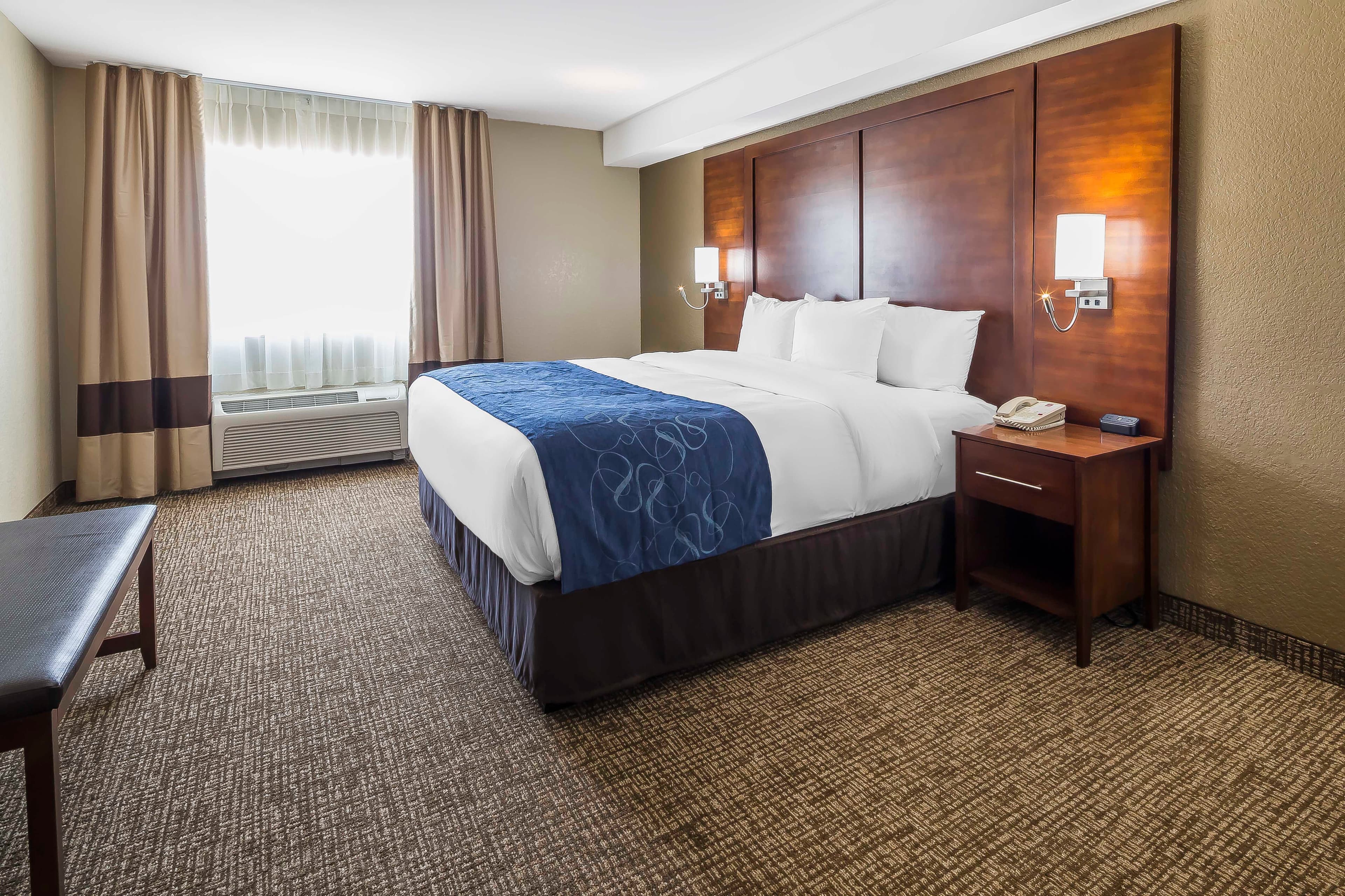 Comfort Suites El Paso Airport - Image 1