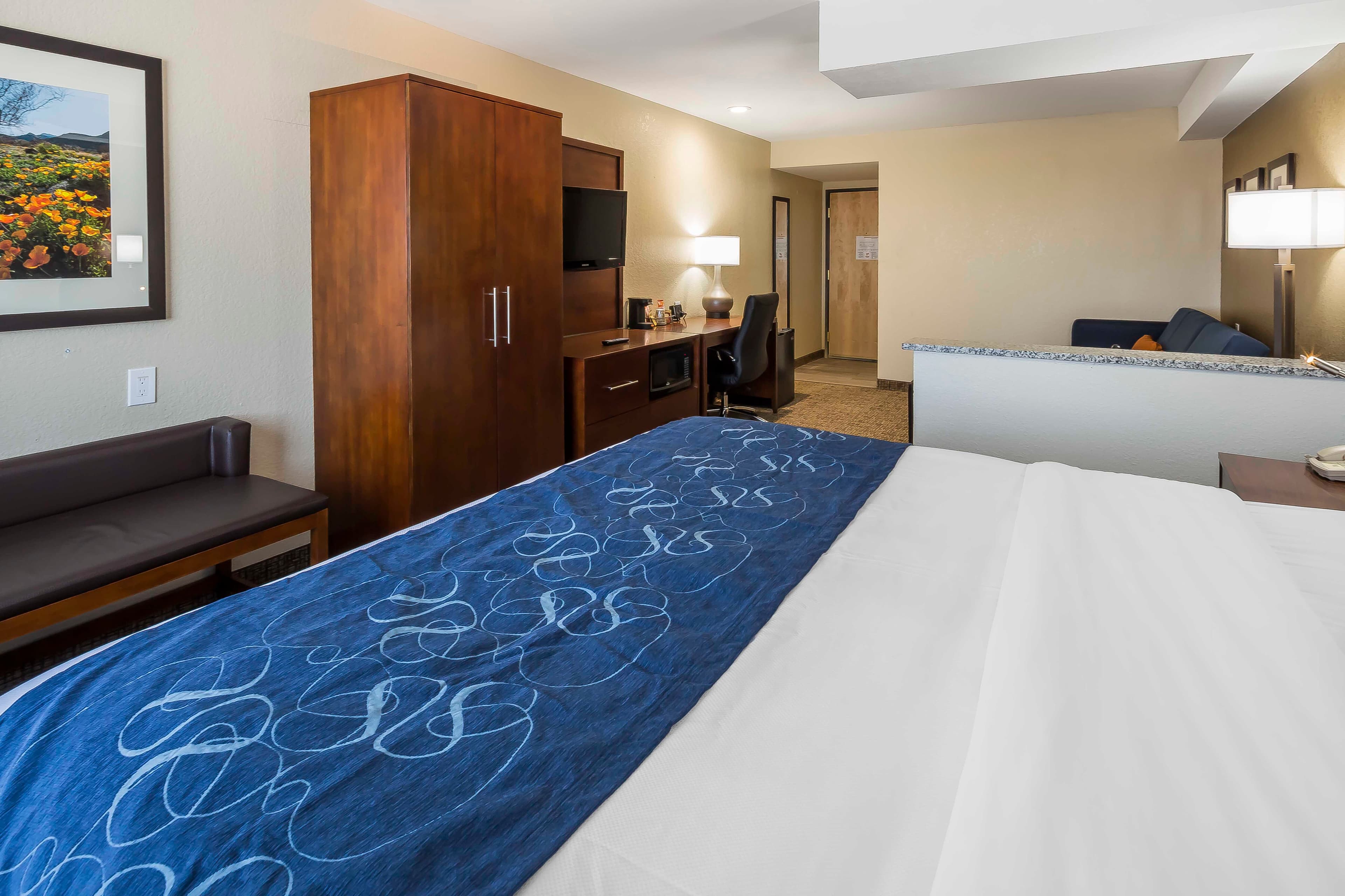 Comfort Suites El Paso Airport - Image 3