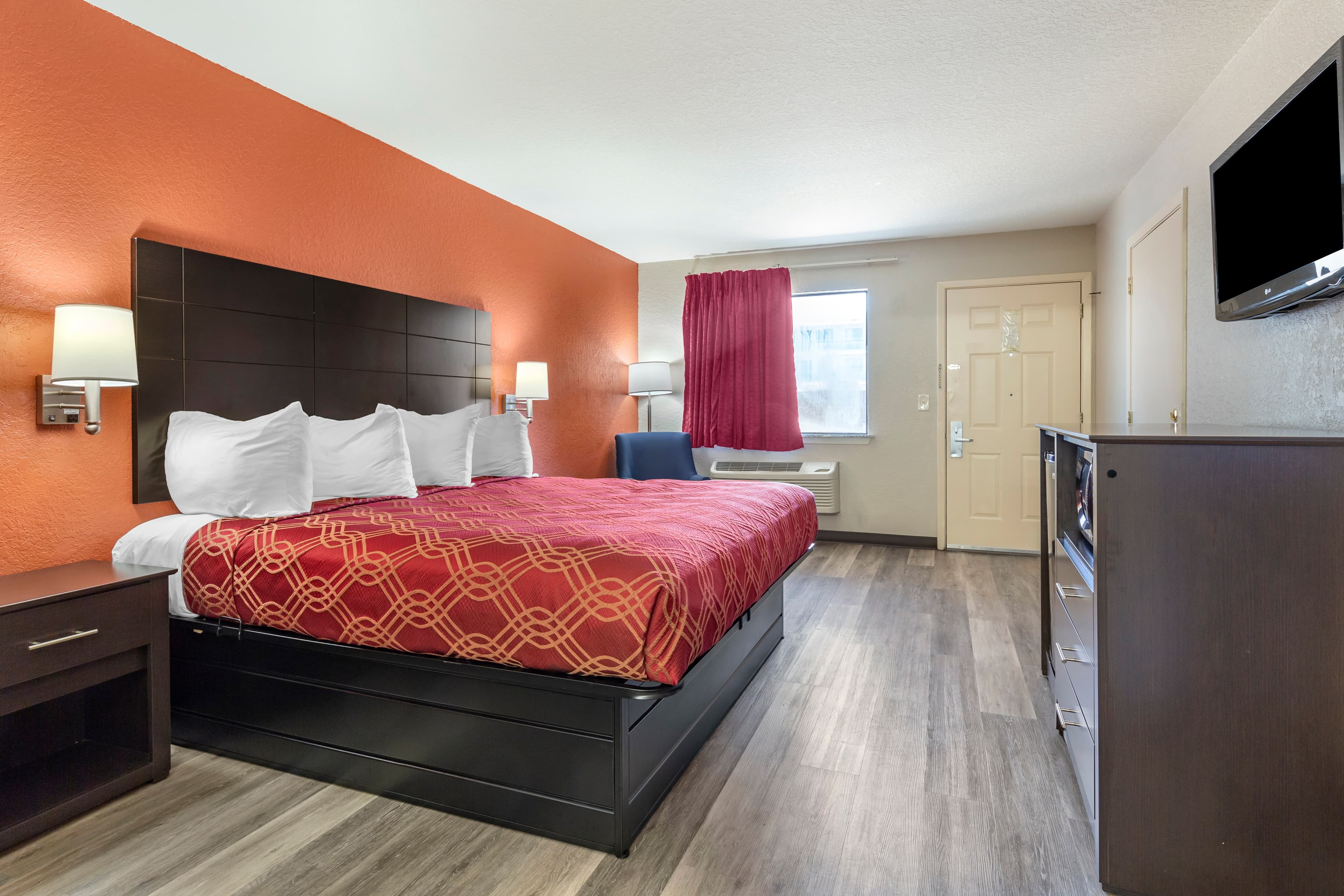 Econo Lodge Near Lackland Air Force Base-SeaWorld - Image 3