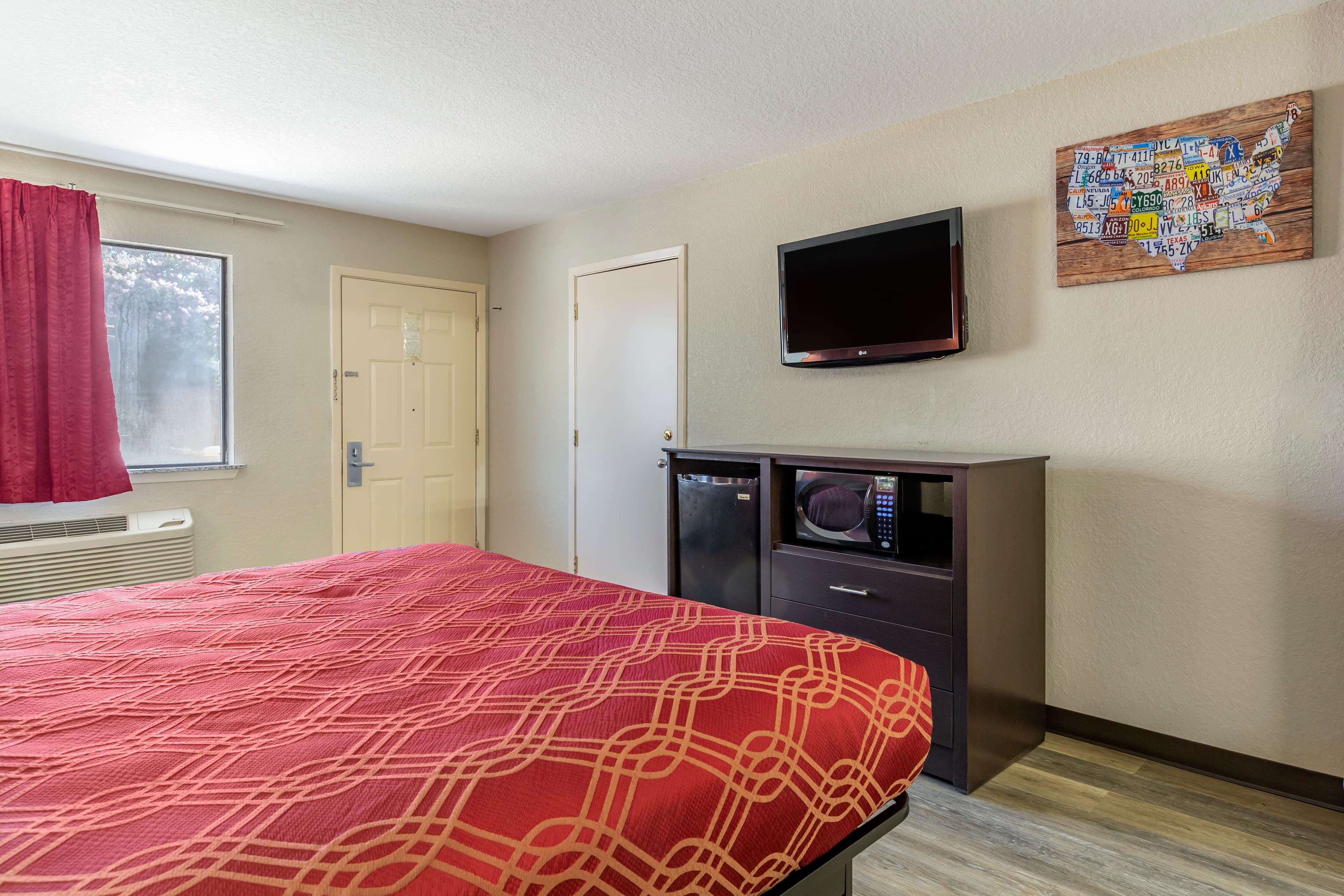 Econo Lodge Near Lackland Air Force Base-SeaWorld - Image 4