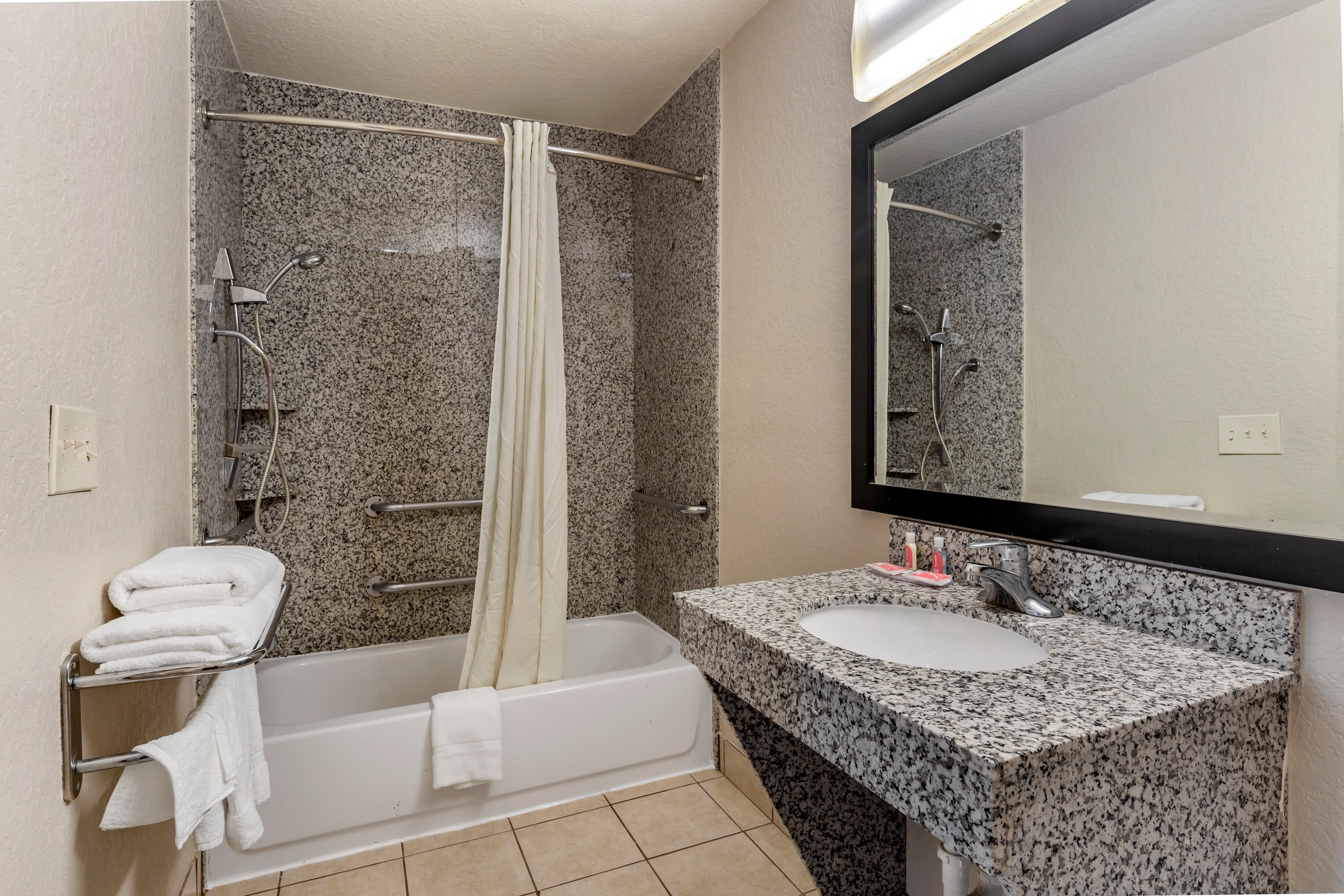 Econo Lodge Near Lackland Air Force Base-SeaWorld — 21