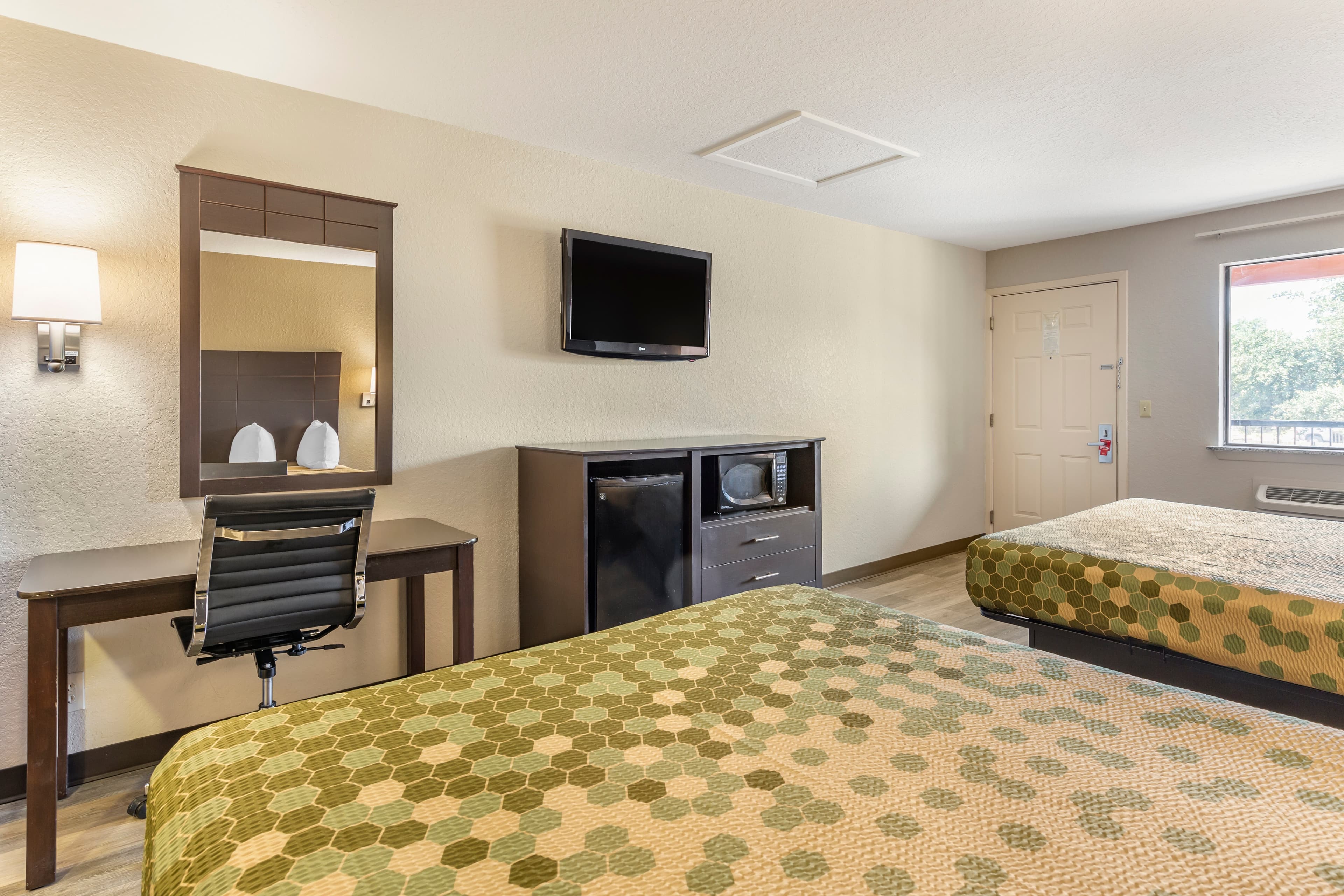 Econo Lodge Near Lackland Air Force Base-SeaWorld — 10