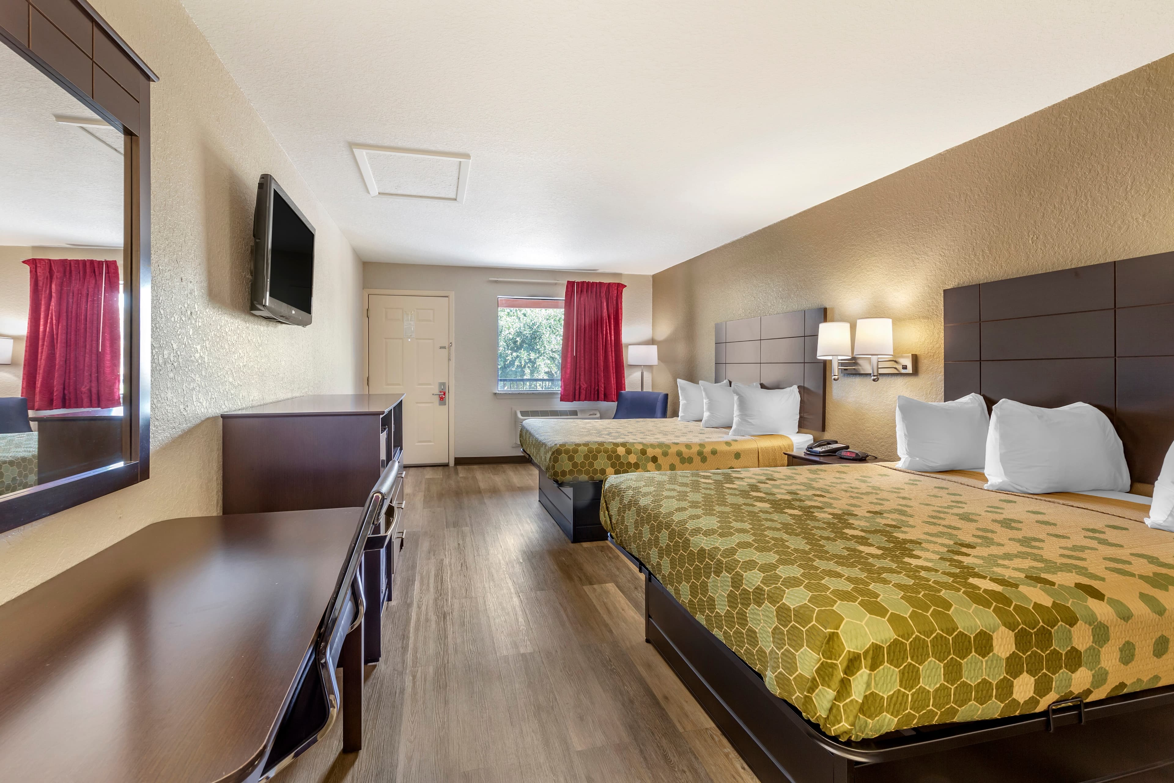 Econo Lodge Near Lackland Air Force Base-SeaWorld — 11