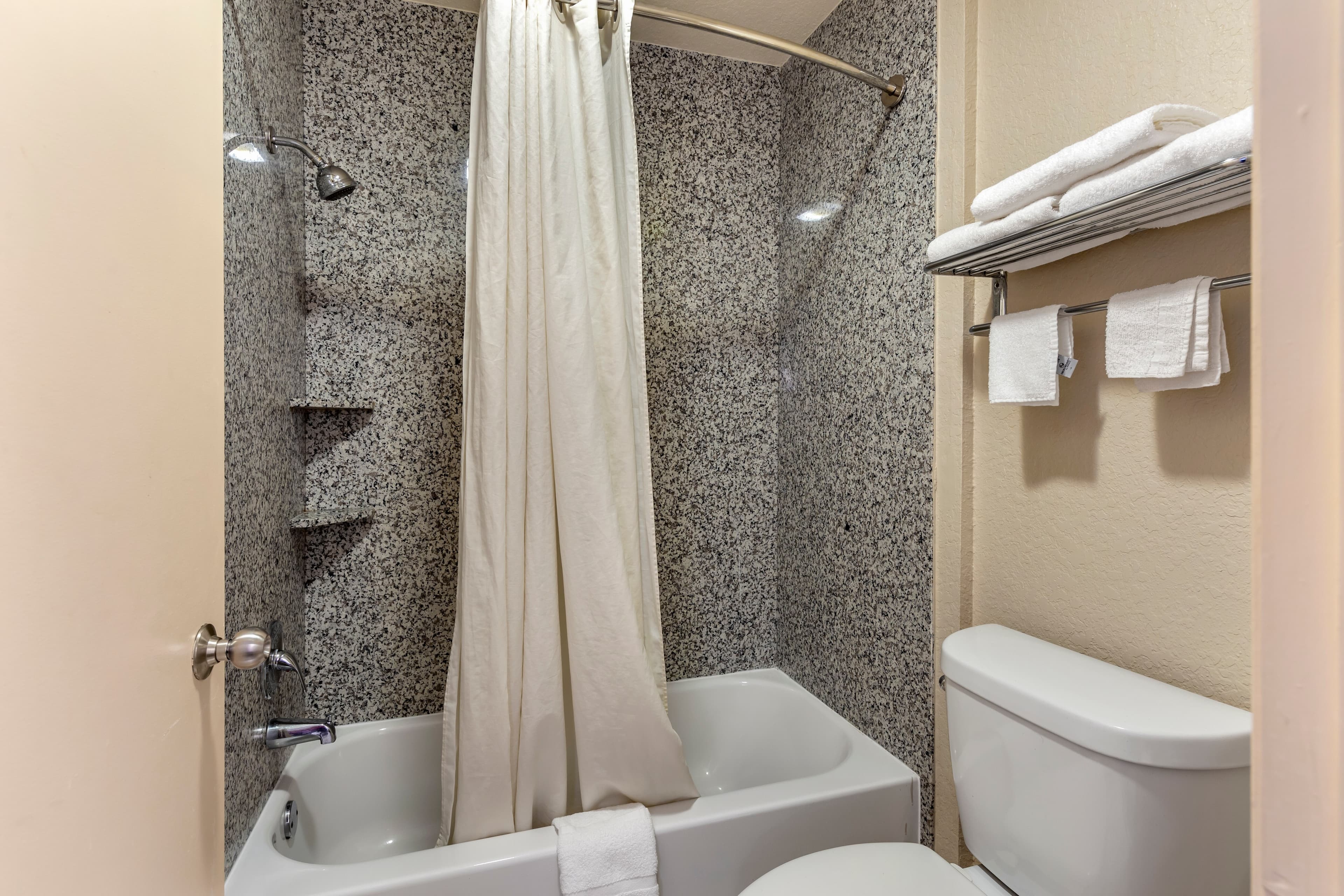Econo Lodge Near Lackland Air Force Base-SeaWorld — 13