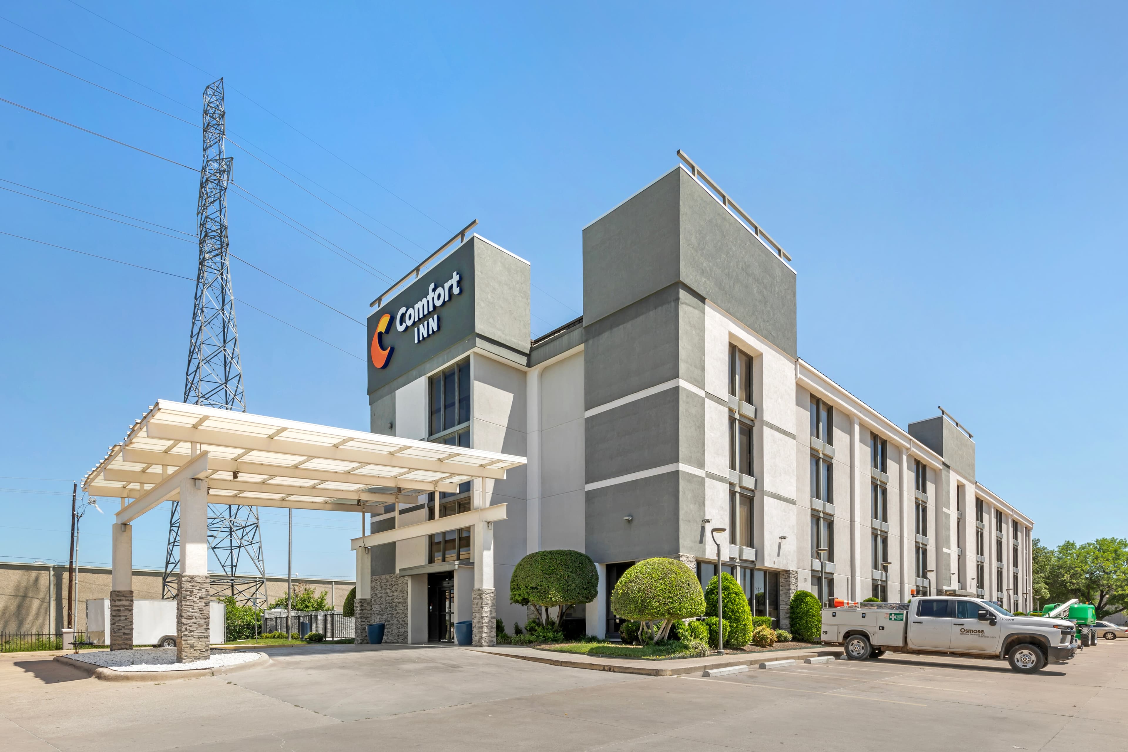 Comfort Inn Dallas North Love Field Airport - Image 1