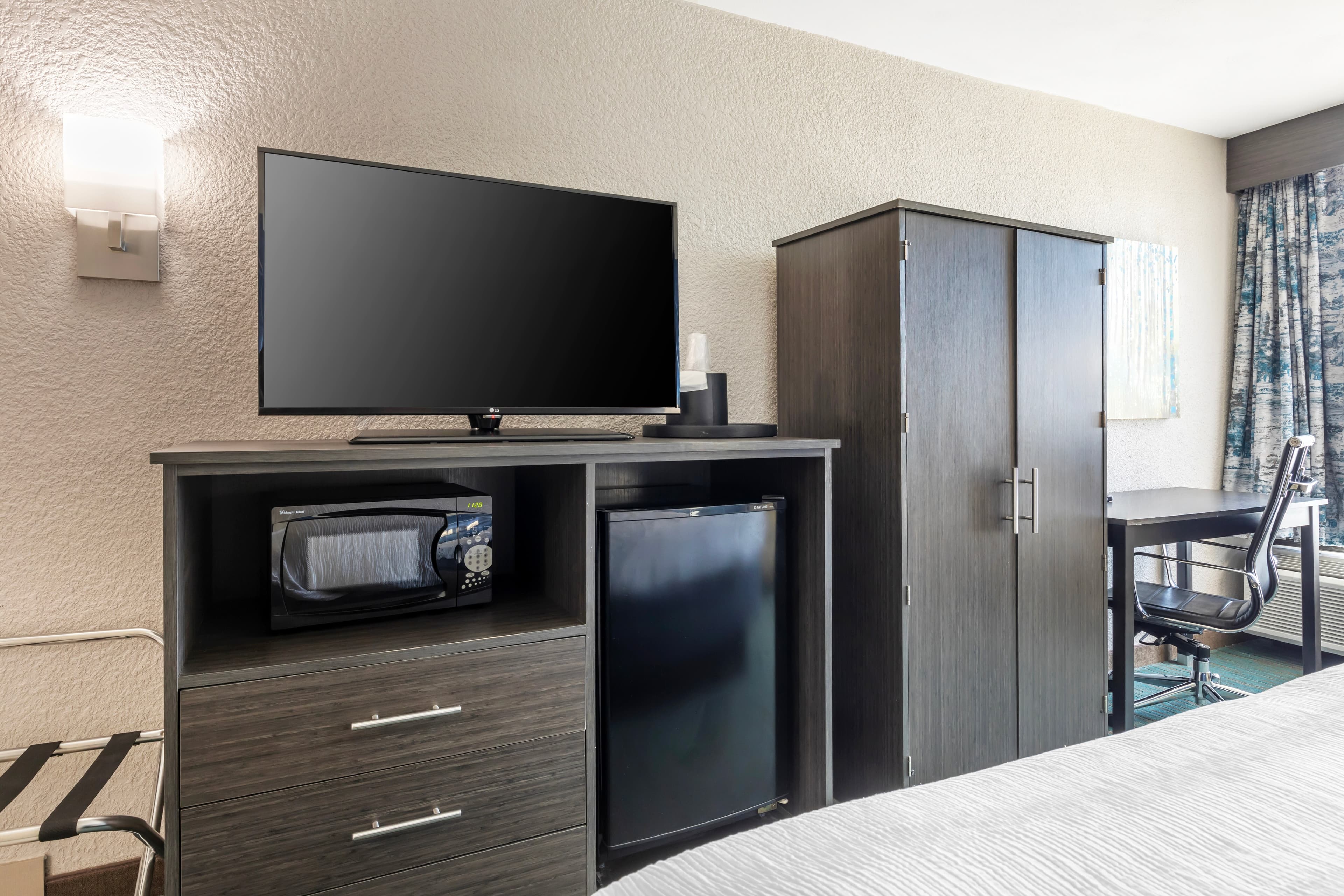 Comfort Inn Dallas North Love Field Airport - Image 4