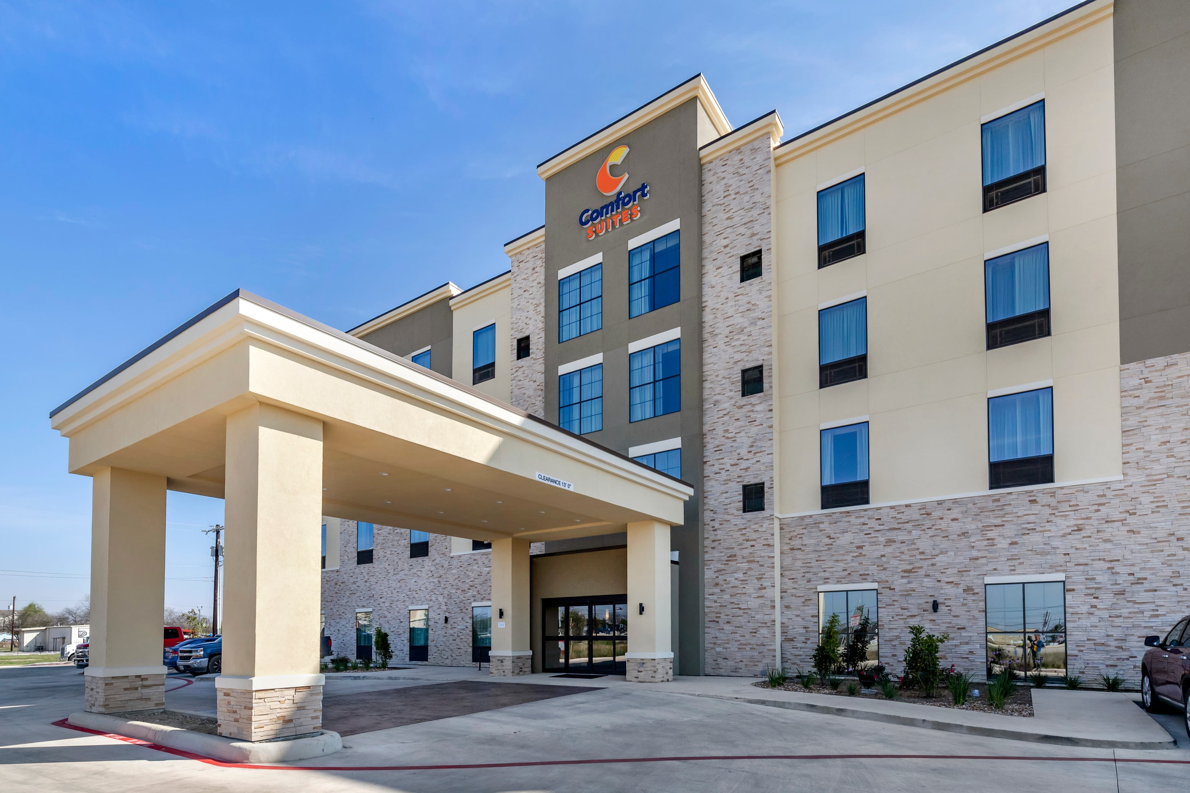 Comfort Suites San Antonio Ft. Sam Houston/SAMMC Area - Image 1