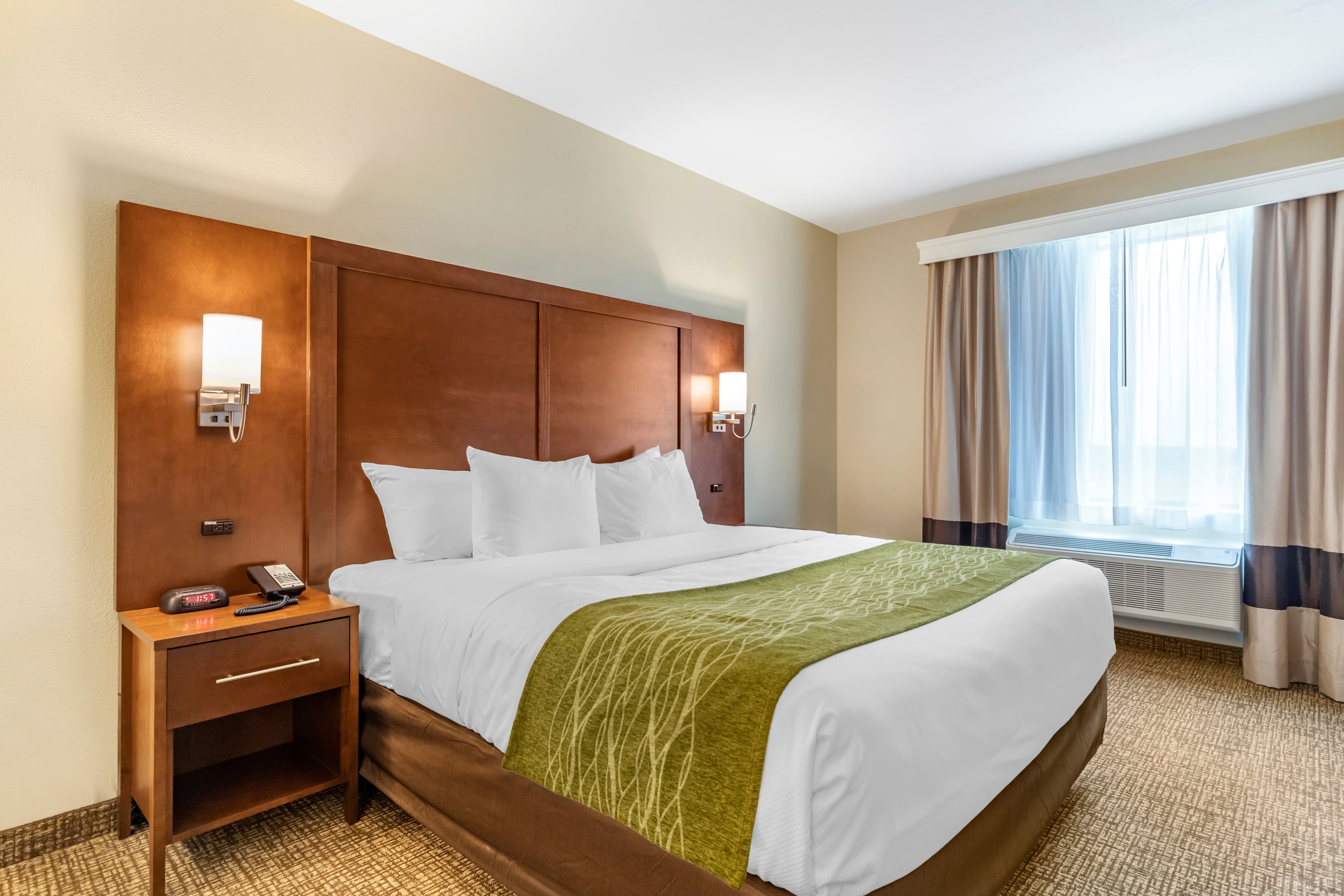 Comfort Suites San Antonio Ft. Sam Houston/SAMMC Area - Image 2