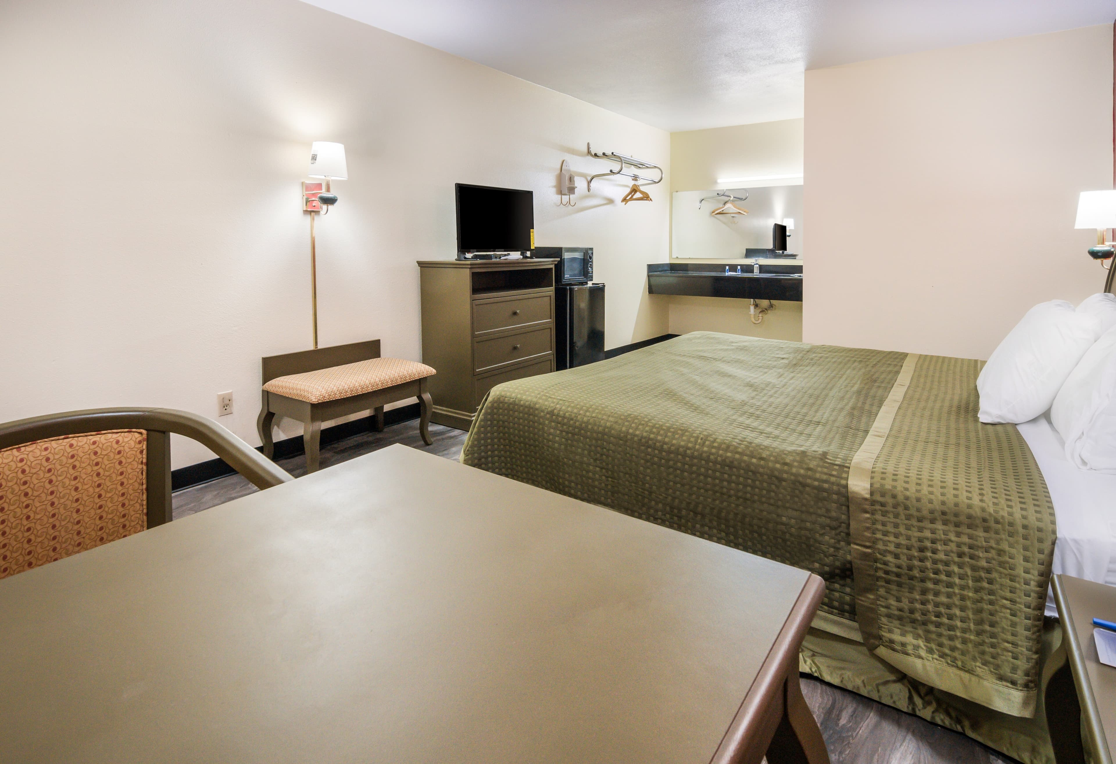 Rodeway Inn Ranger I-20 - Image 4