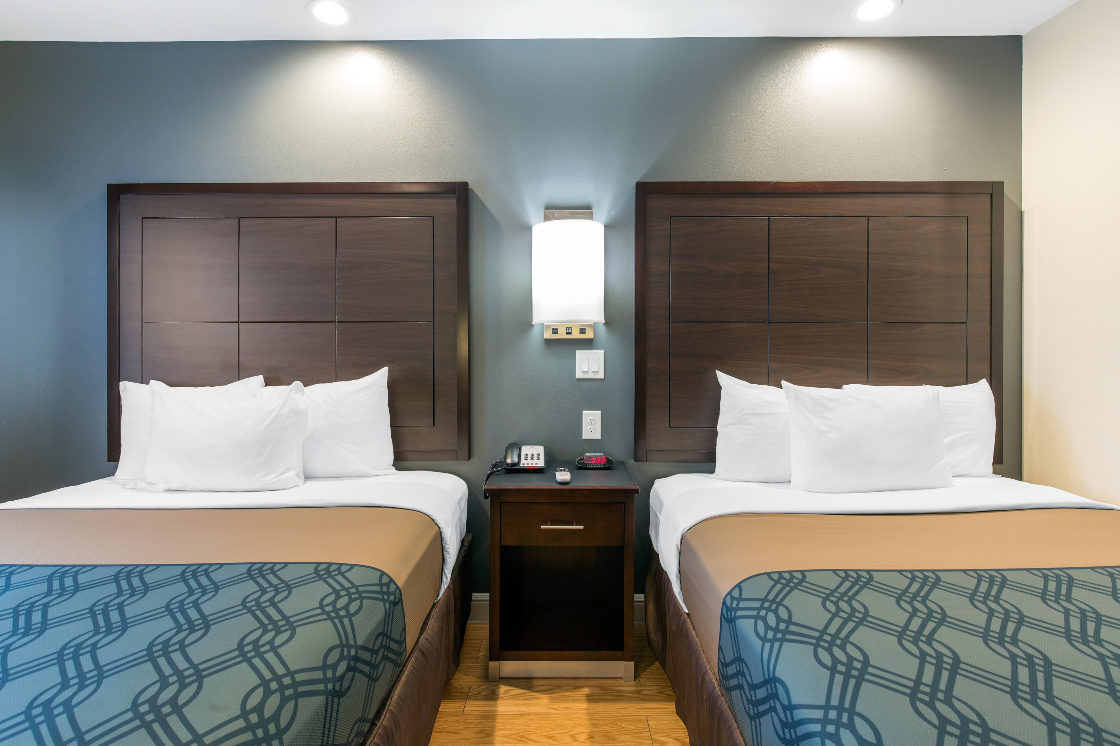 Econo Lodge Inn & Suites Houston Willowbrook — 12