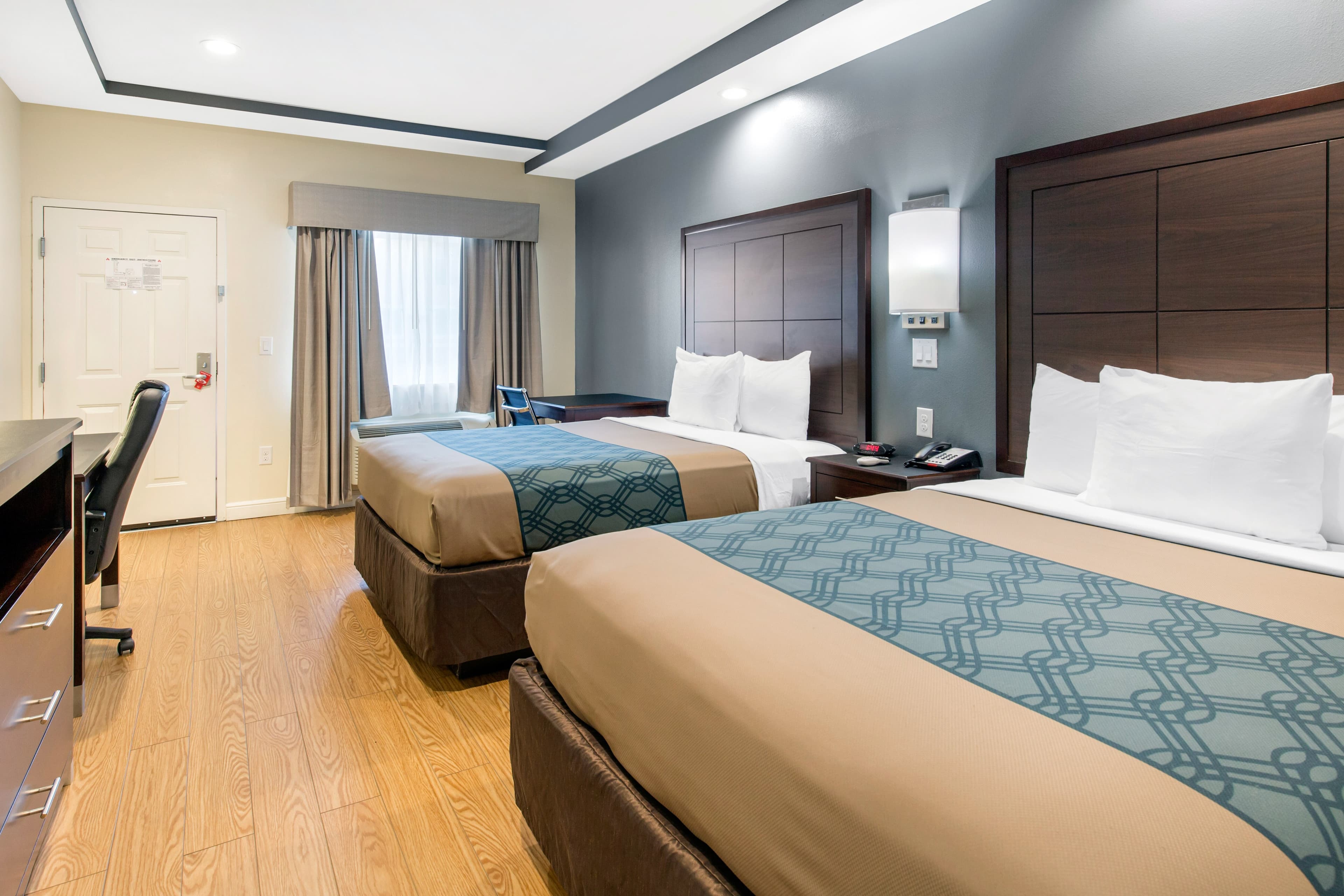 Econo Lodge Inn & Suites Houston Willowbrook — 16