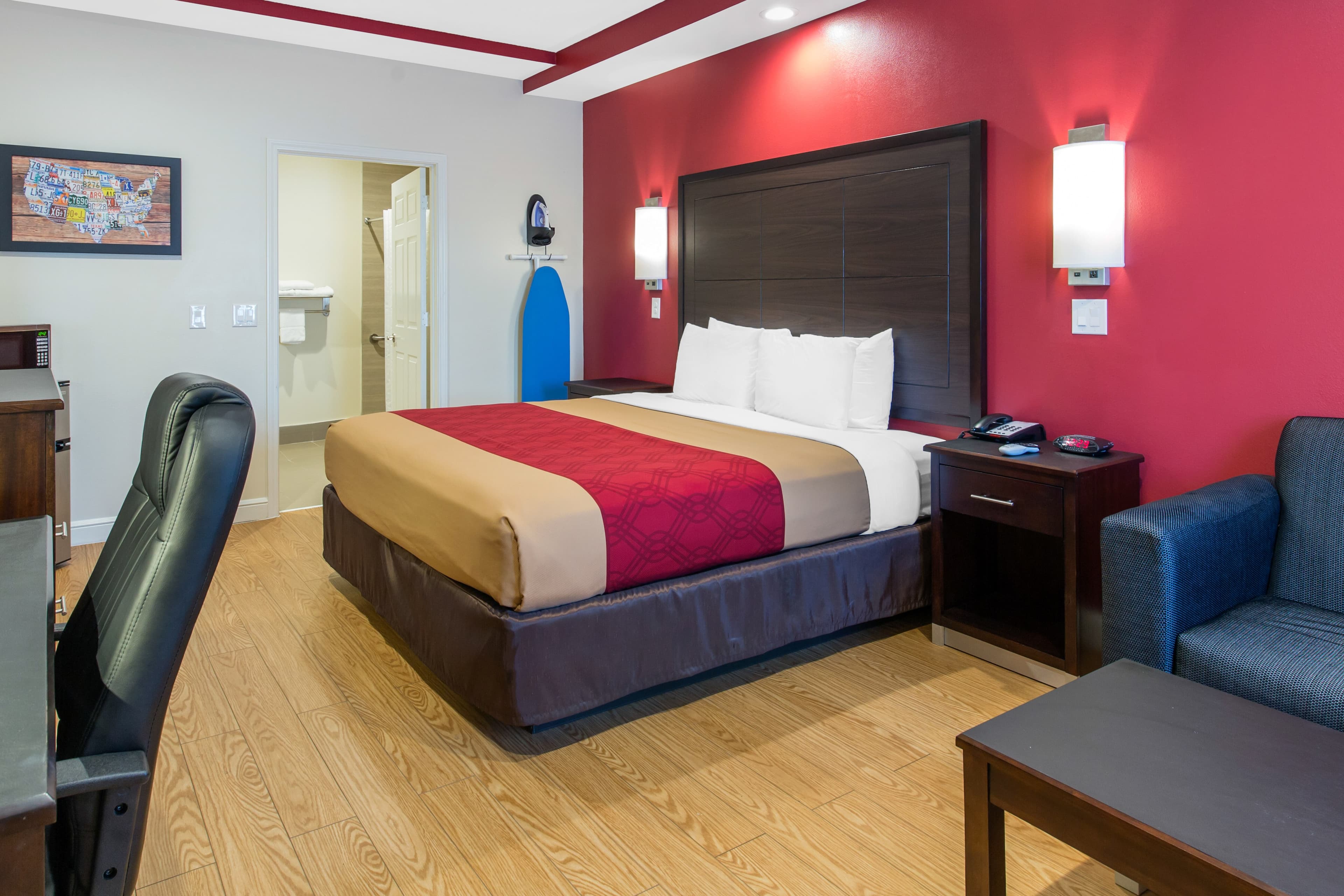 Econo Lodge Inn & Suites Houston Willowbrook — 24