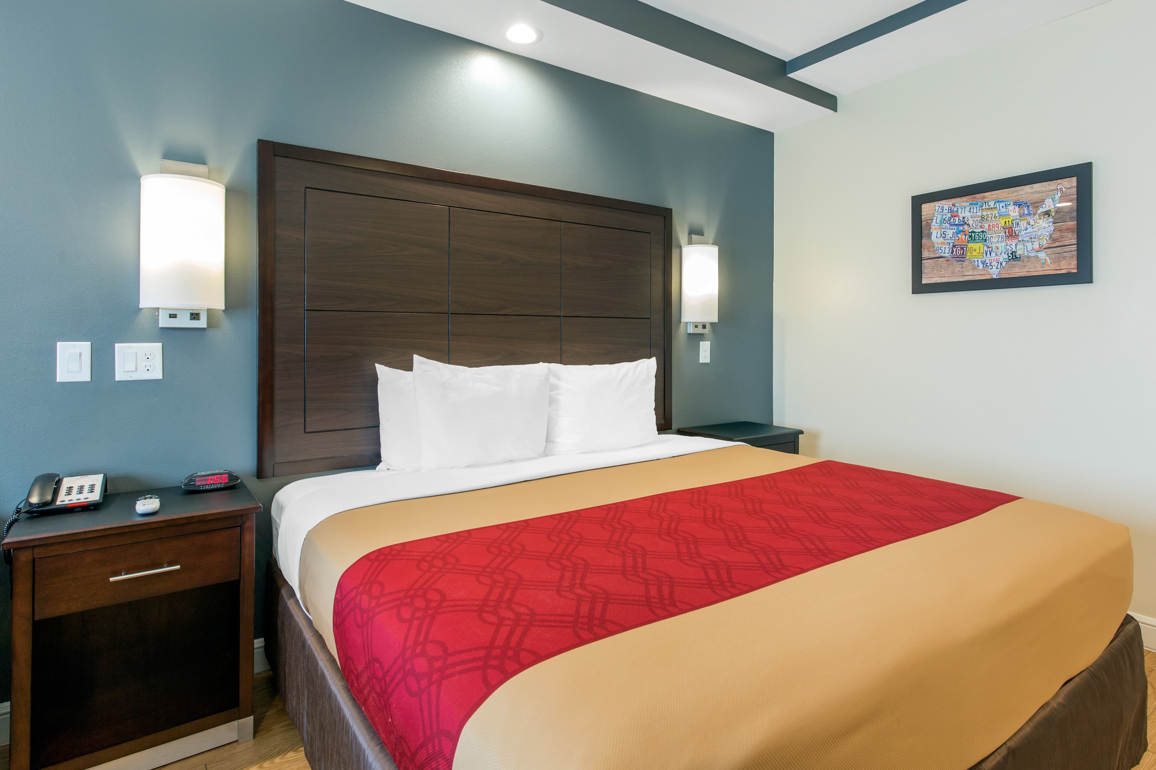 Econo Lodge Inn & Suites Houston Willowbrook — 37