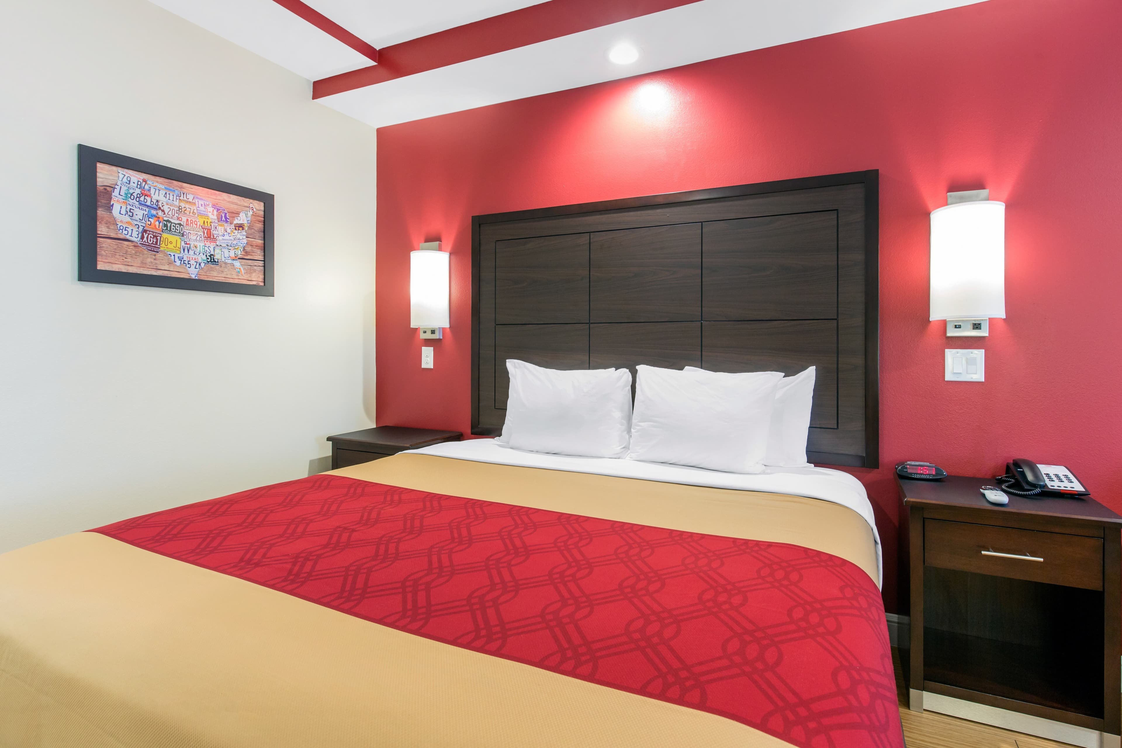 Econo Lodge Inn & Suites Houston Willowbrook — 30