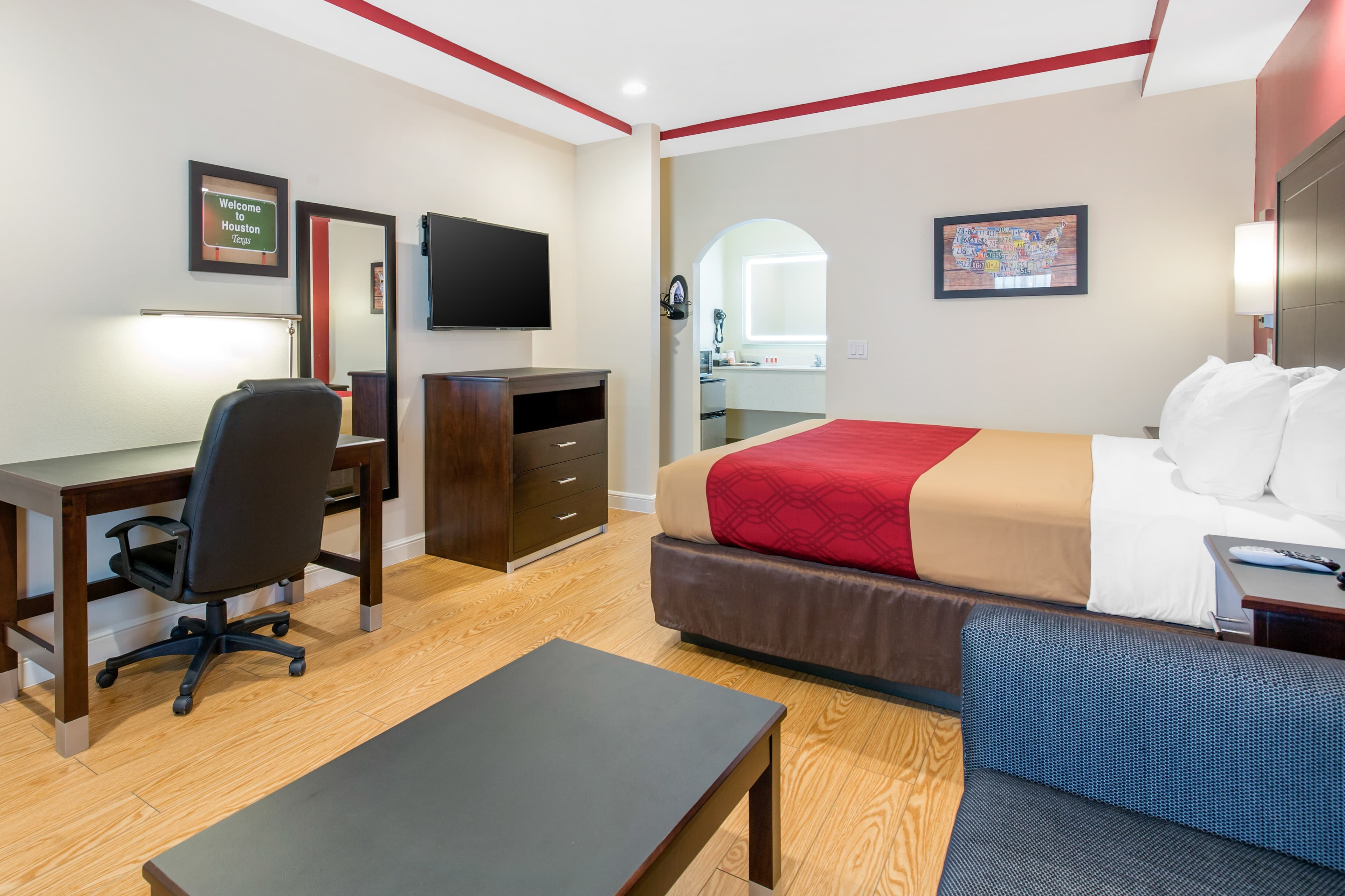 Econo Lodge Inn & Suites Houston Willowbrook — 33