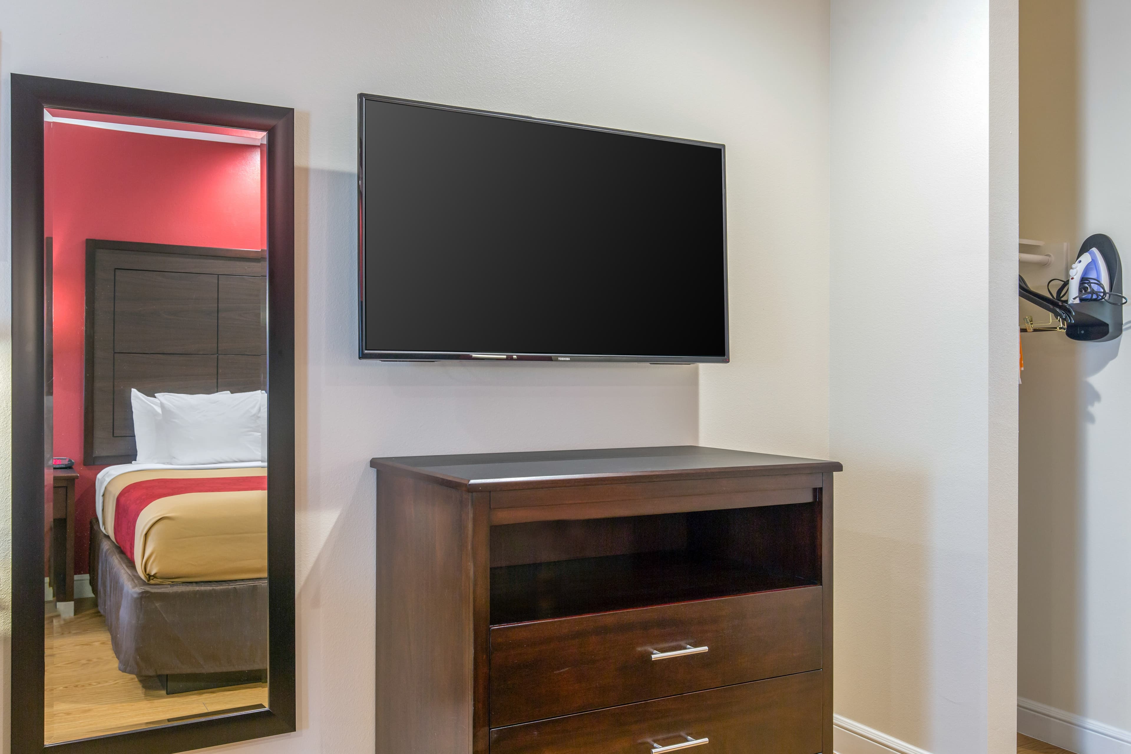 Econo Lodge Inn & Suites Houston Willowbrook — 36