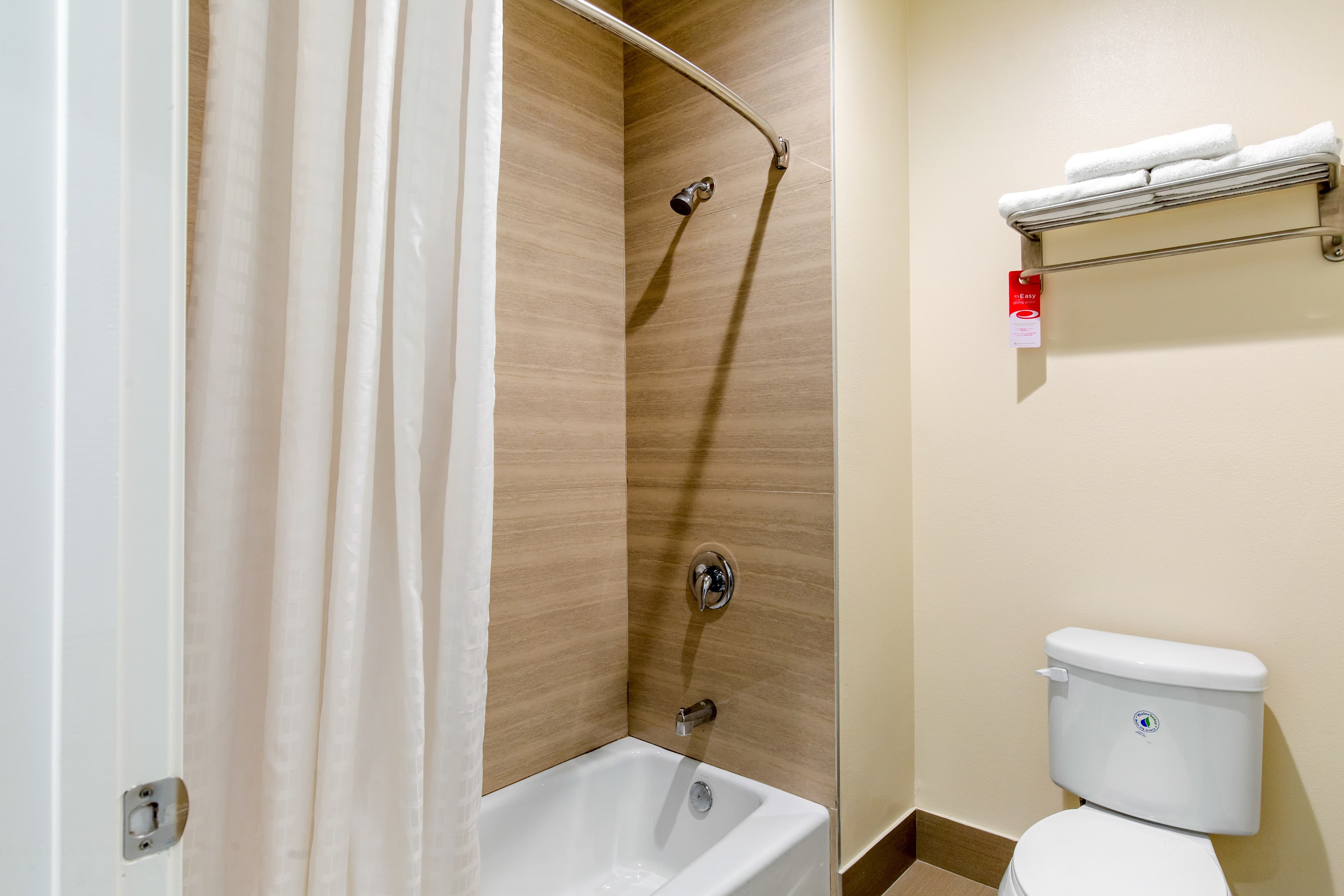 Econo Lodge Inn & Suites Houston Willowbrook — 38