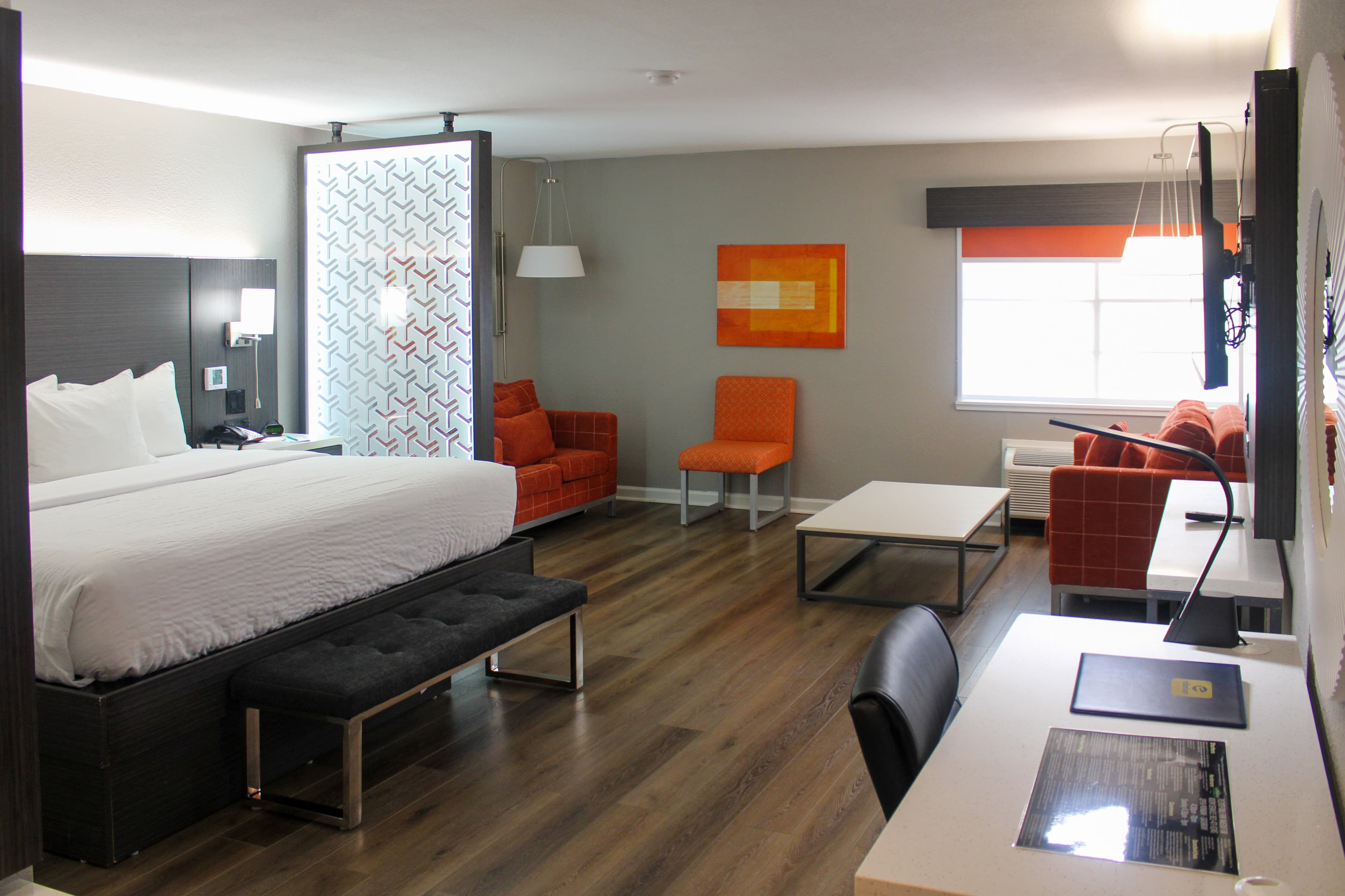 Clarion Pointe Marshall - Image 3