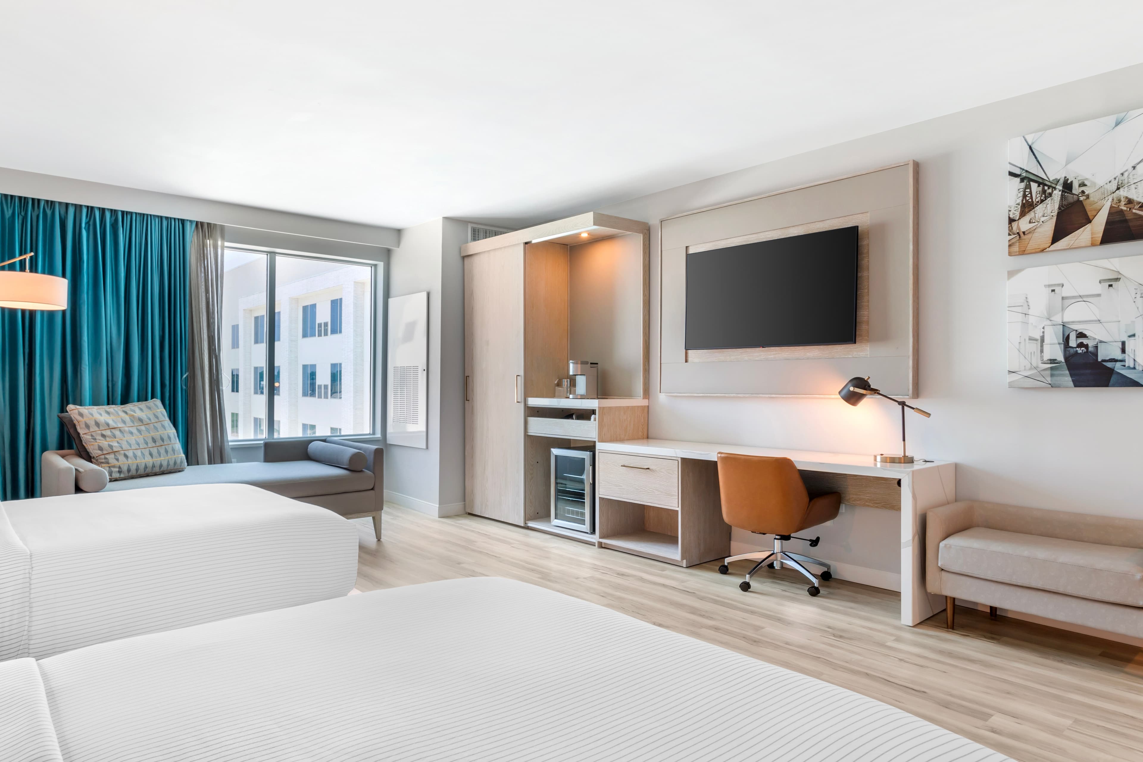 Cambria Hotel Waco University Riverfront — 7