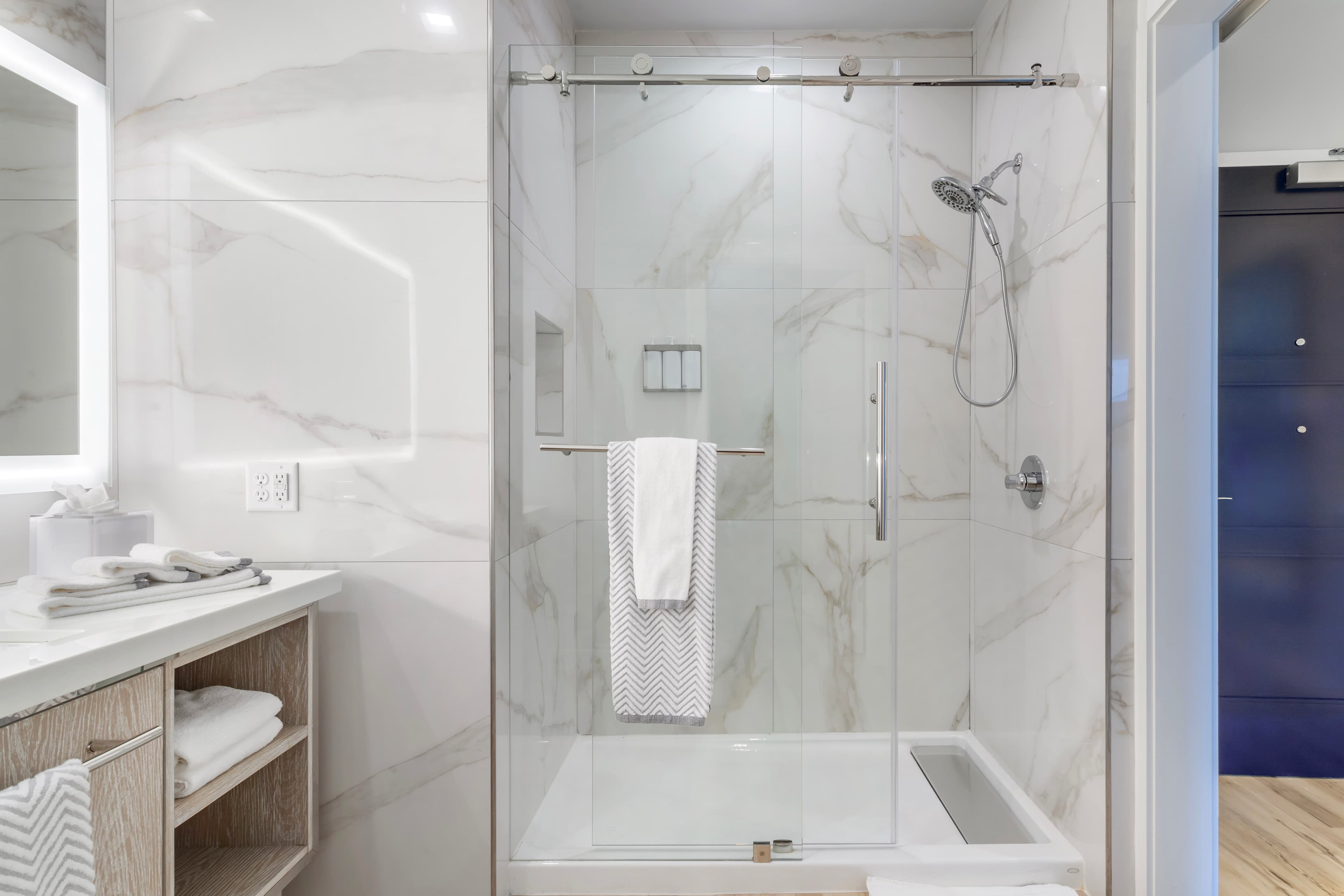 Cambria Hotel Waco University Riverfront — 12