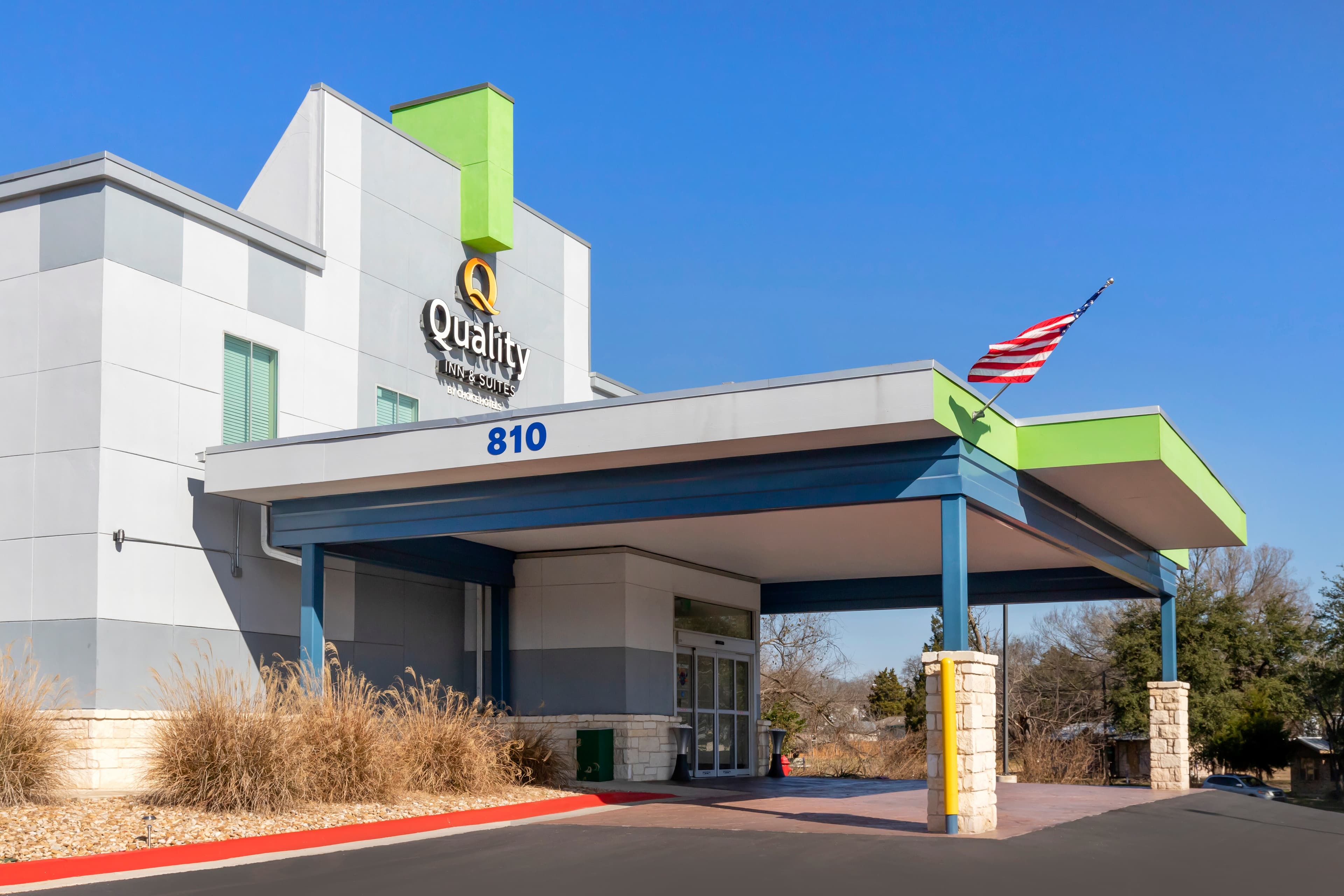 Quality Inn & Suites Elgin - Image 1