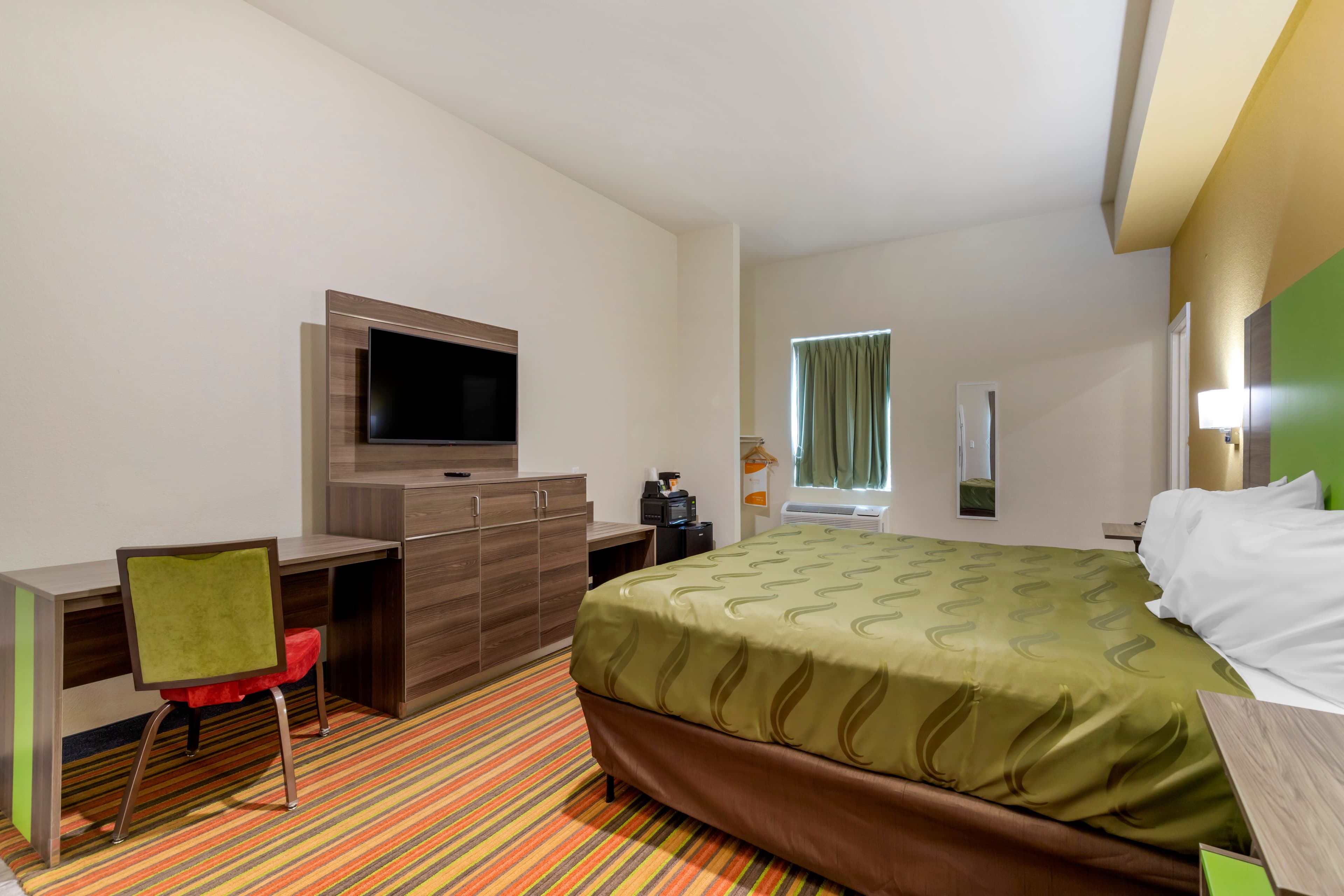 Quality Inn & Suites Elgin - Image 2