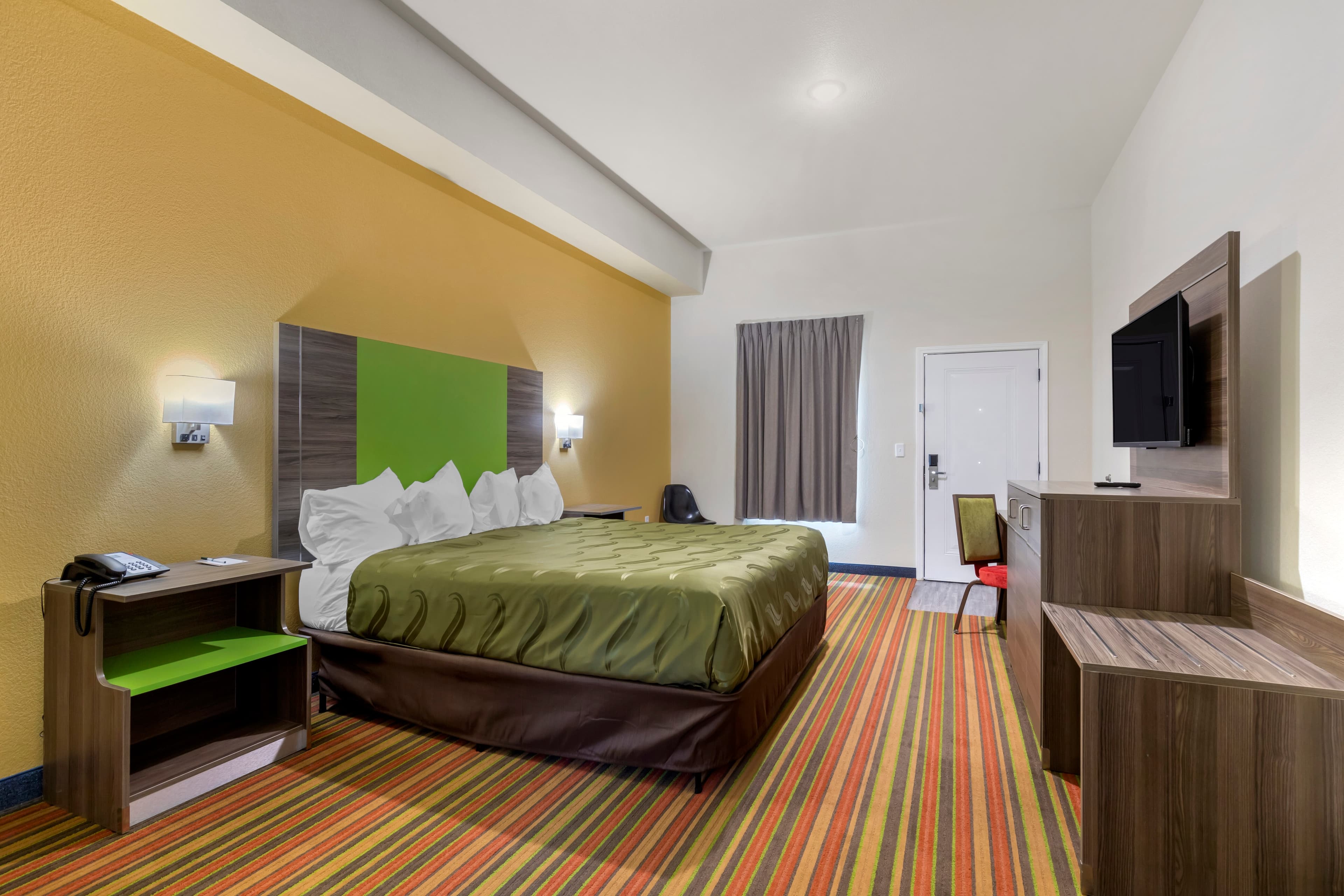 Quality Inn & Suites Elgin - Image 3