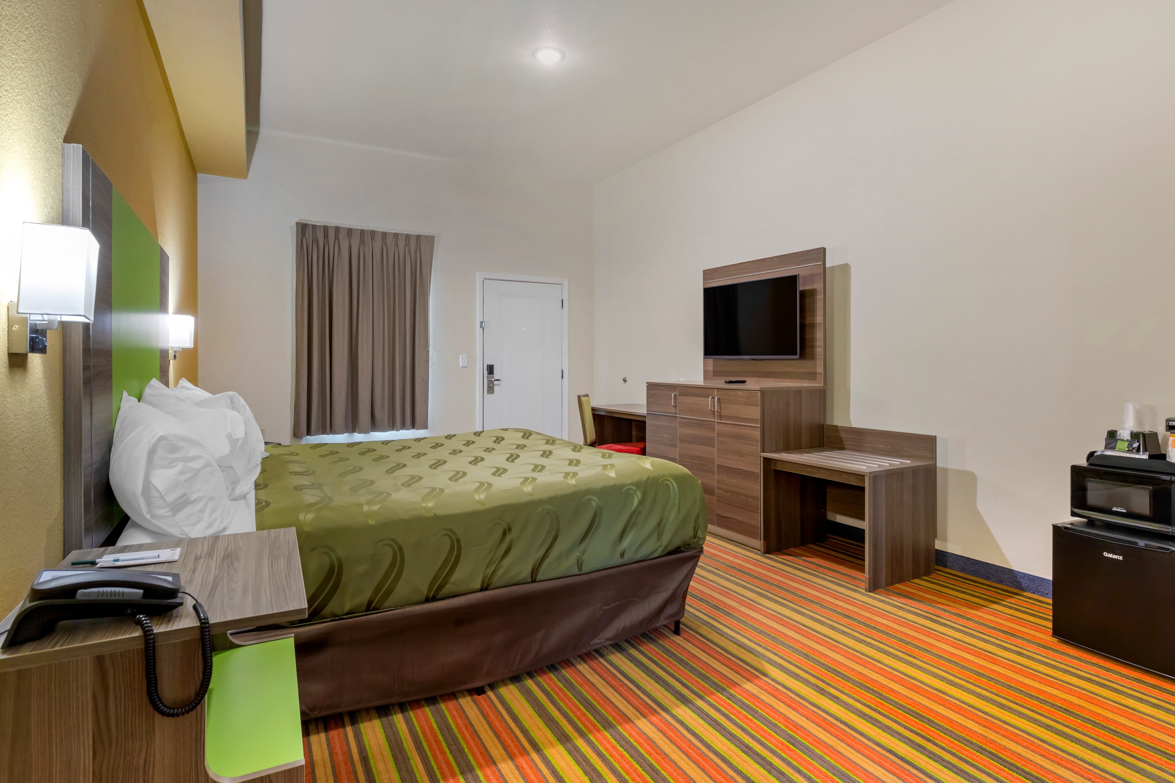 Quality Inn & Suites Elgin - Image 4