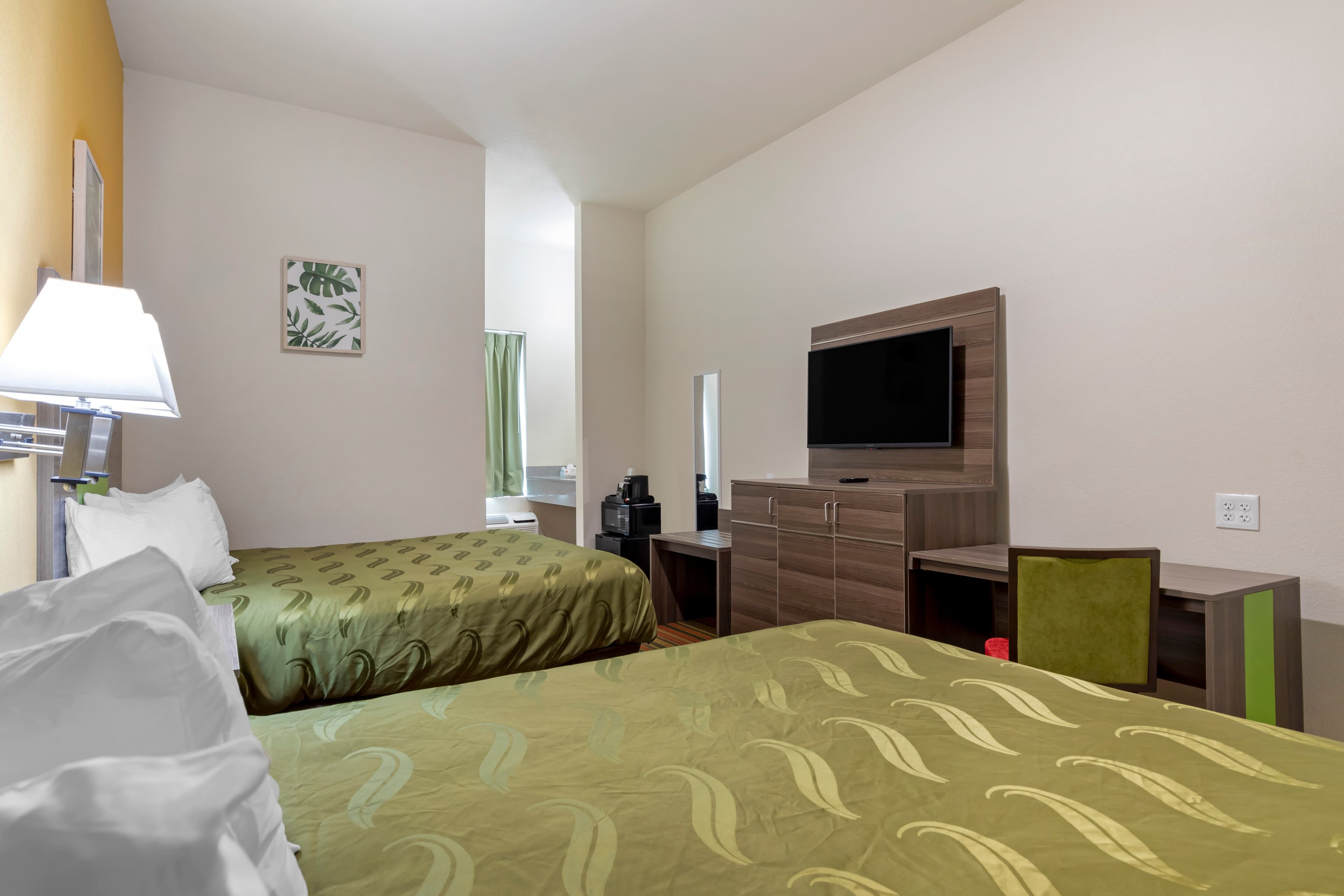Quality Inn & Suites Elgin — 6