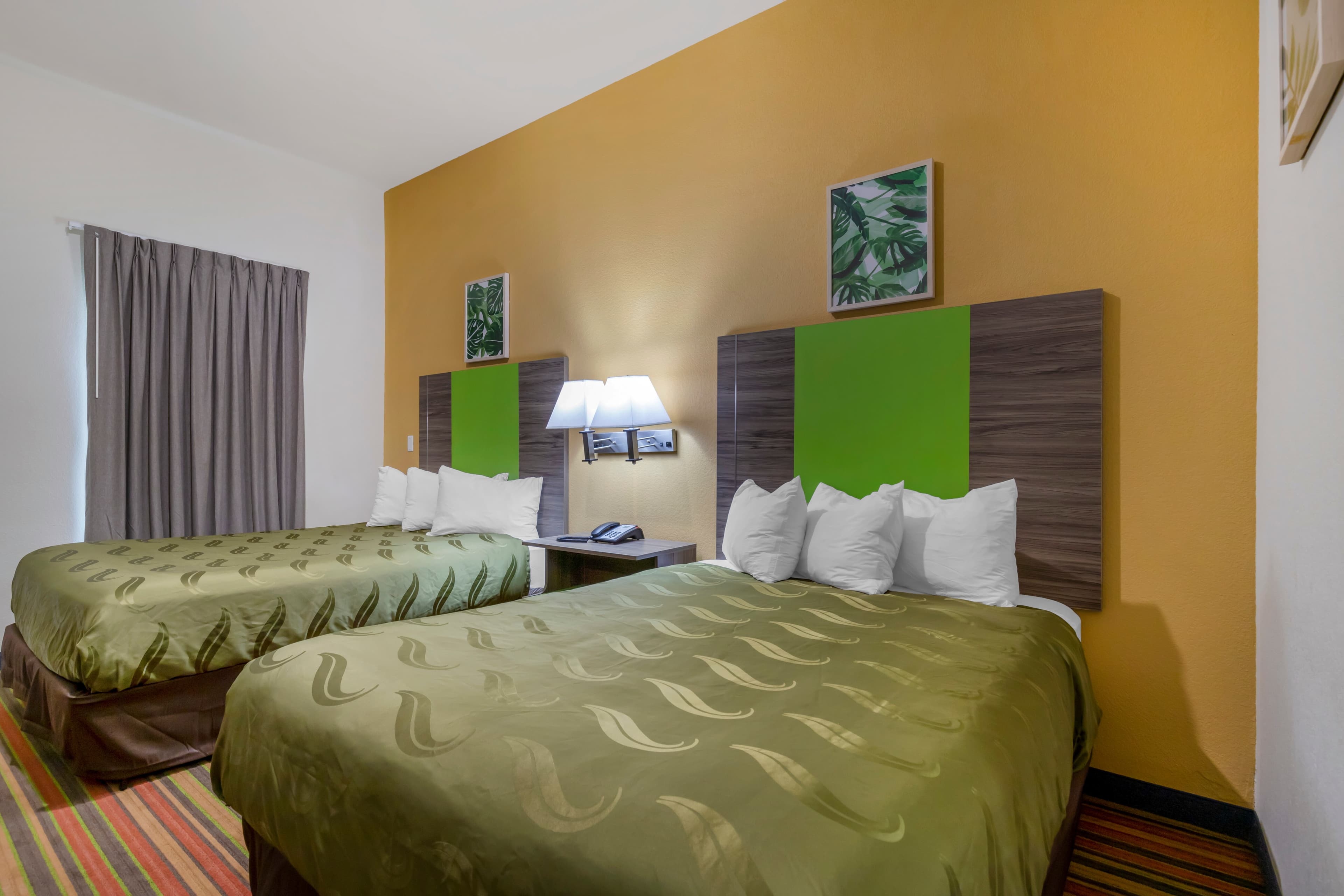 Quality Inn & Suites Elgin — 7
