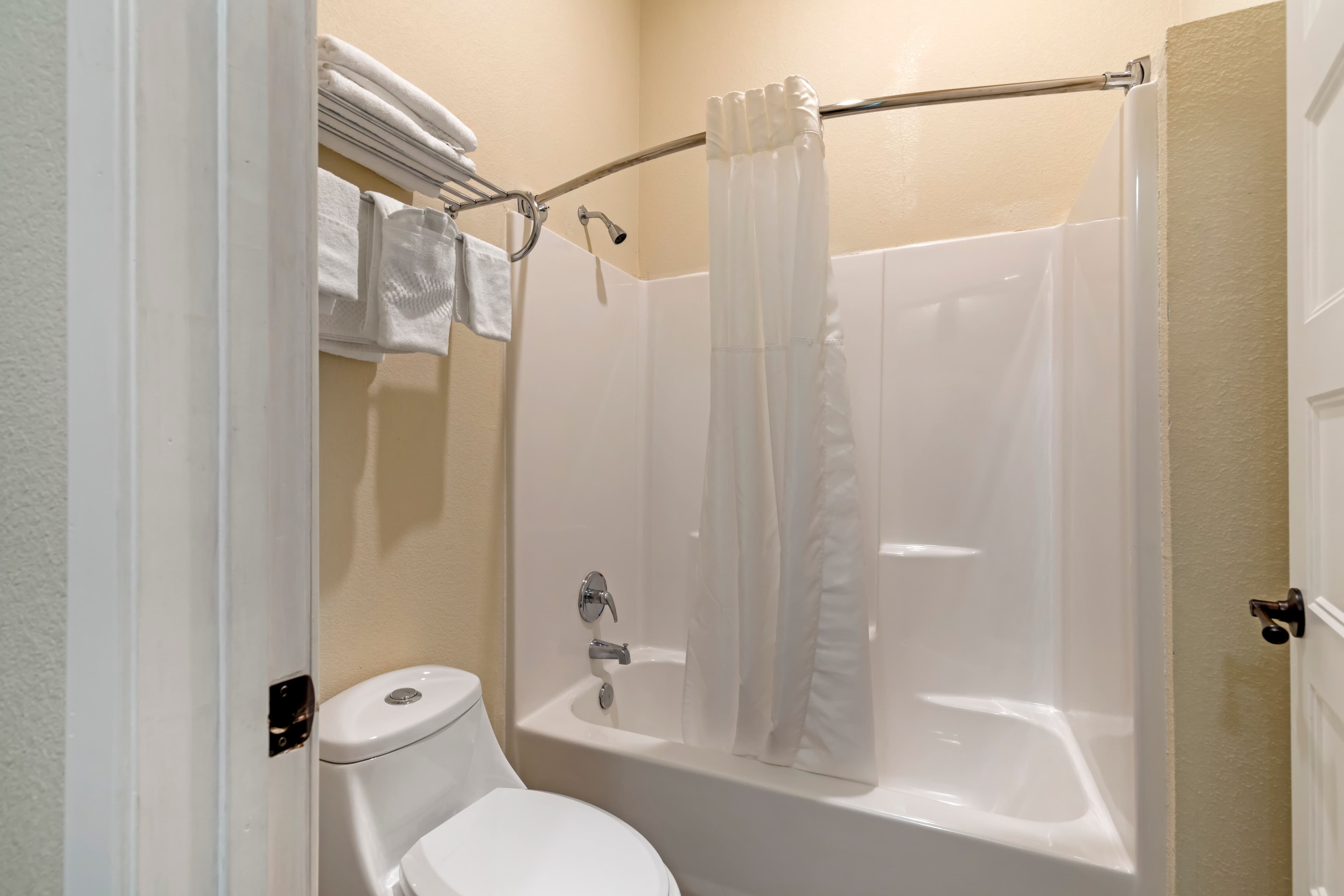 Quality Inn & Suites Elgin — 9