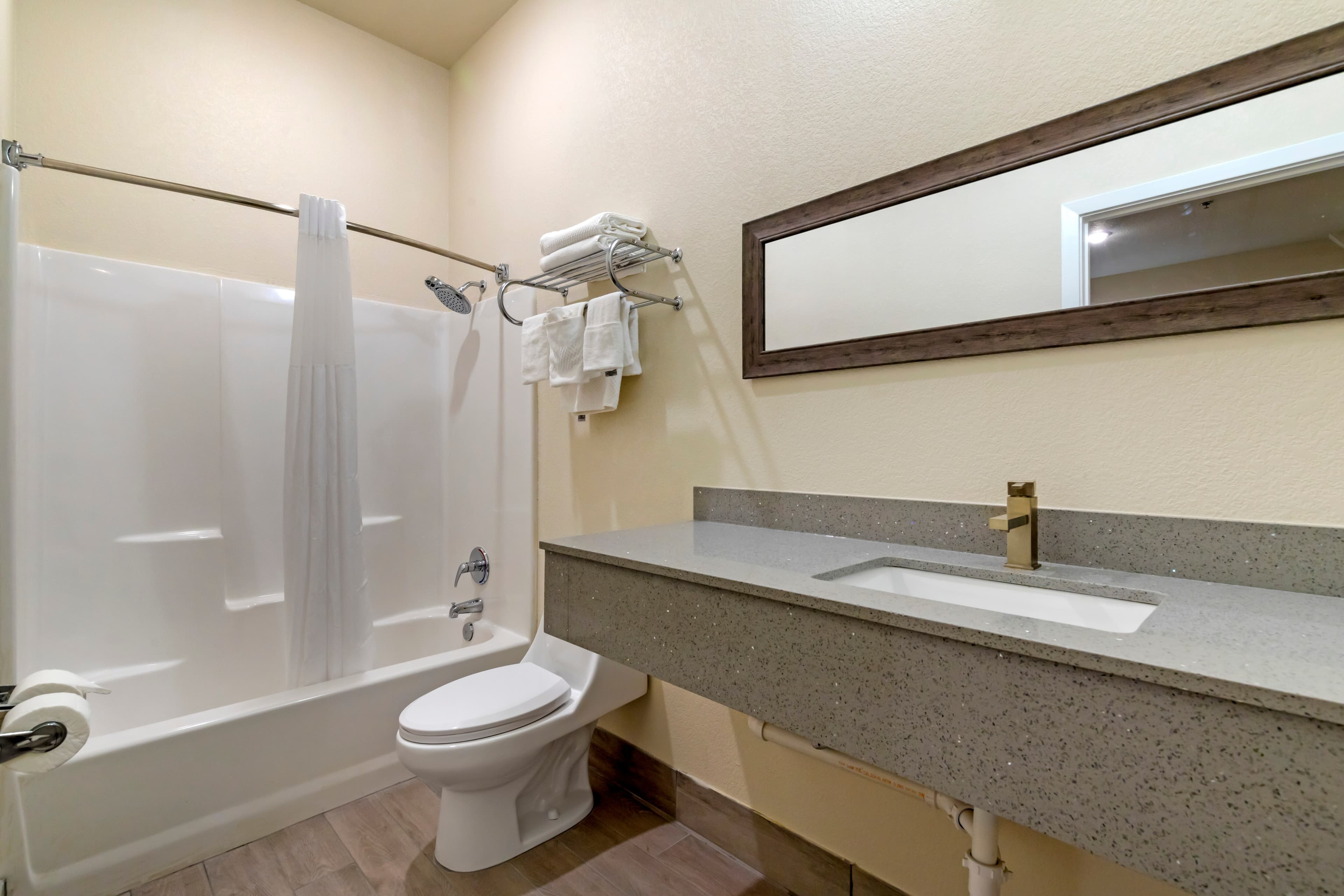 Quality Inn & Suites Elgin — 20